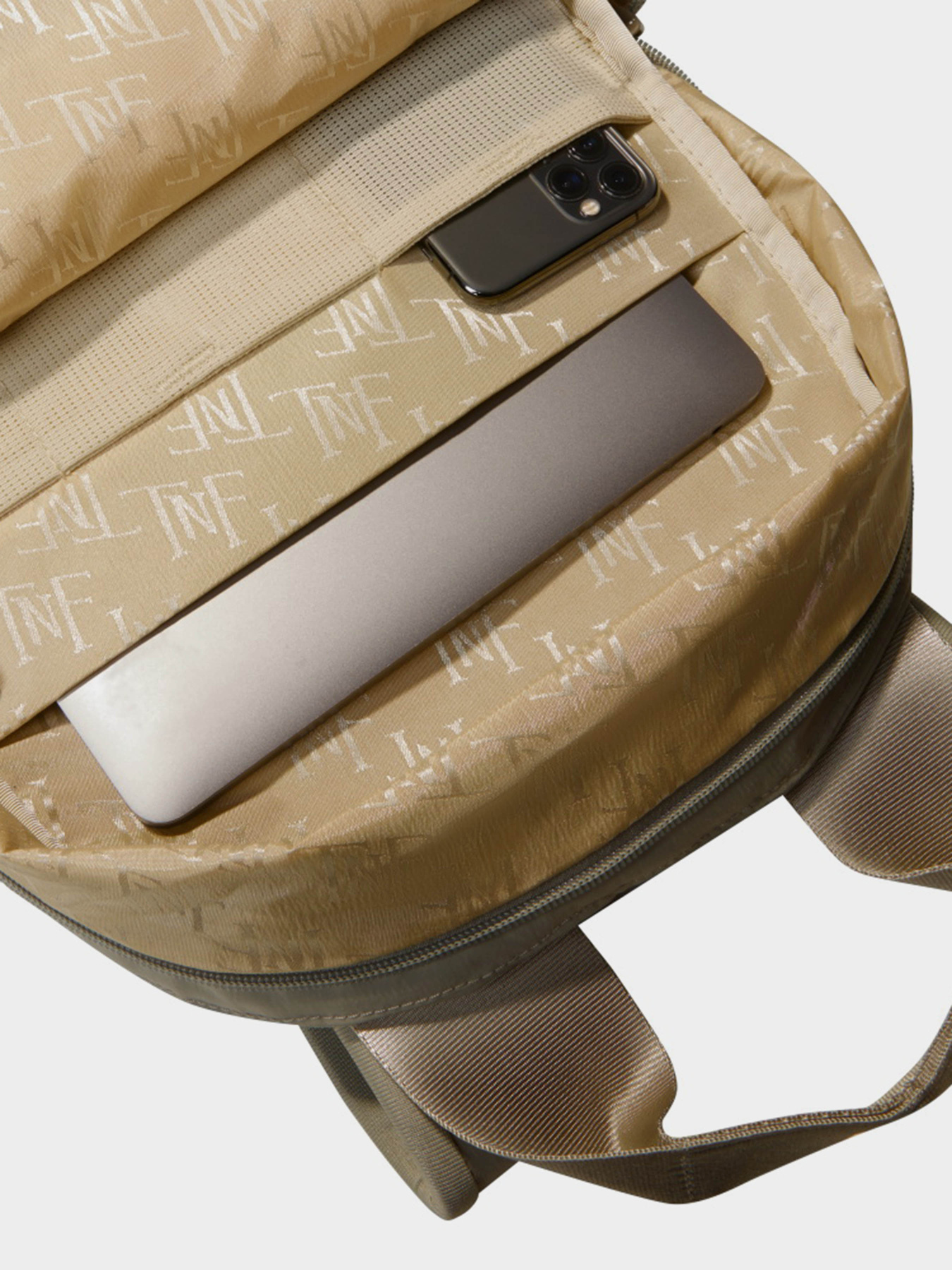 Повседневный рюкзак The North Face модель NF0A81DT1I41 Повседневный рюкзак The North Face модель NF0A81DT1I41 Фото