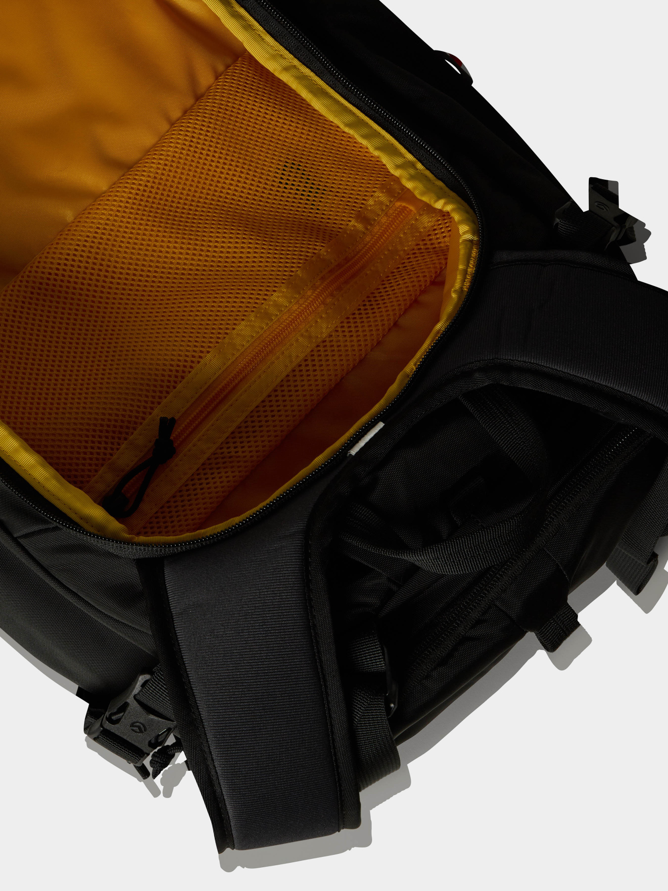 Повсякденний рюкзак The North Face Snomad 34L модель NF0A88SXKX91 Фото