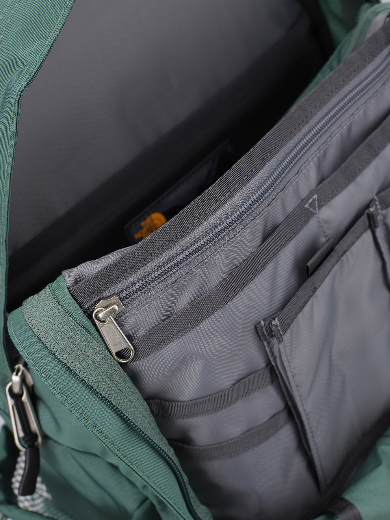 Повсякденний рюкзак The North Face Hot Shot Se 30L модель NF0A3KYJBDO1 Фото