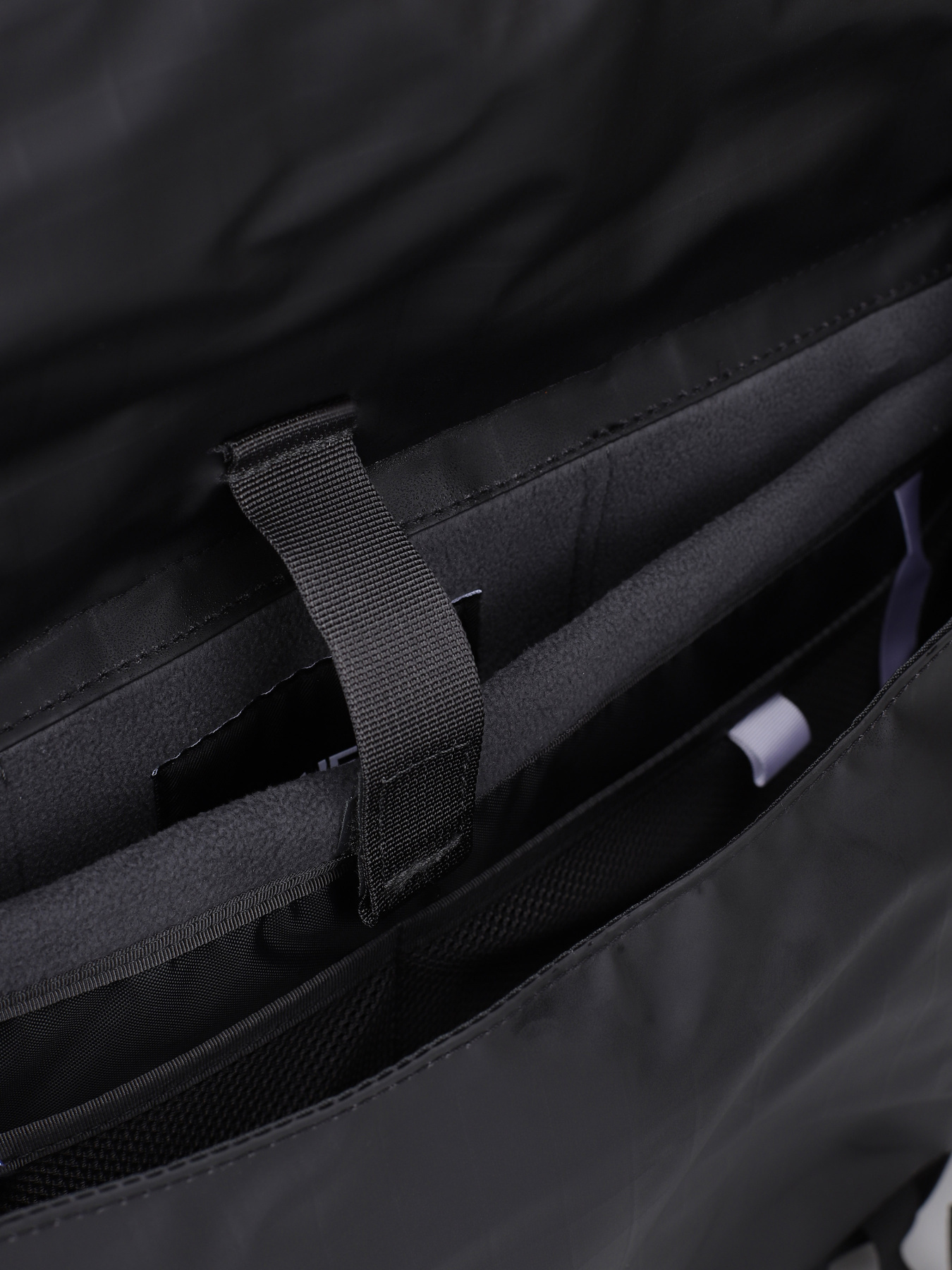 Сумка The North Face Base Camp Voyager 12 L модель NF0A81DP53R1 Фото