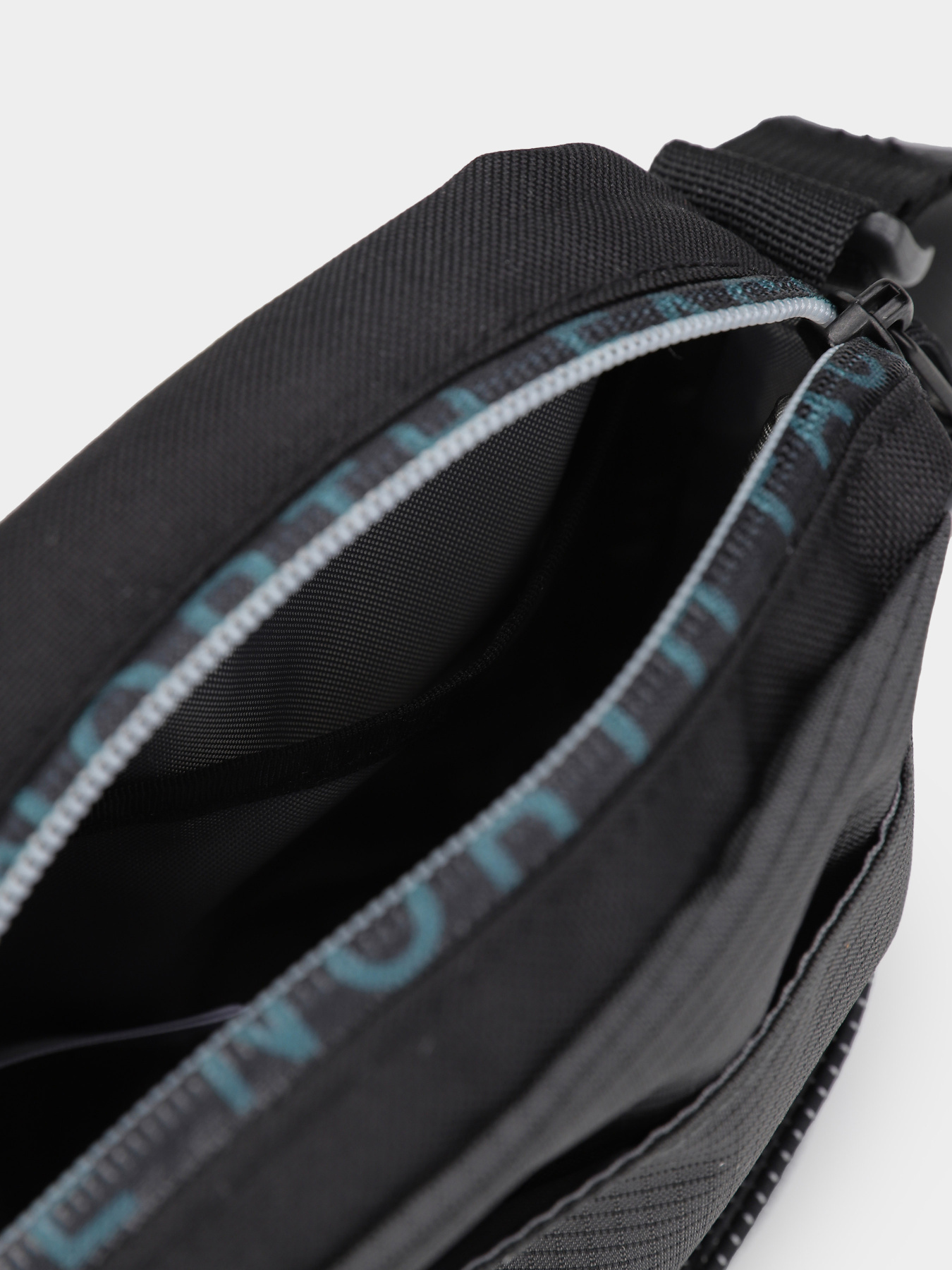 Мессенджер The North Face Jester 12L модель NF0A52UC0IO1 Мессенджер The North Face Jester 12L модель NF0A52UC0IO1 Фото