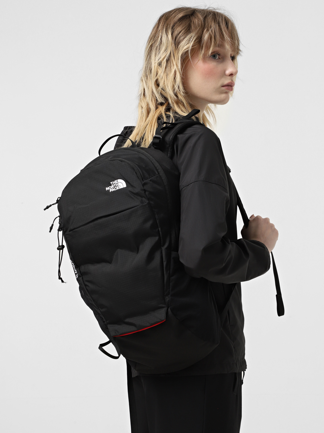 Рюкзаки The North Face Basin 18L модель NF0A52CZ4HF1 Фото