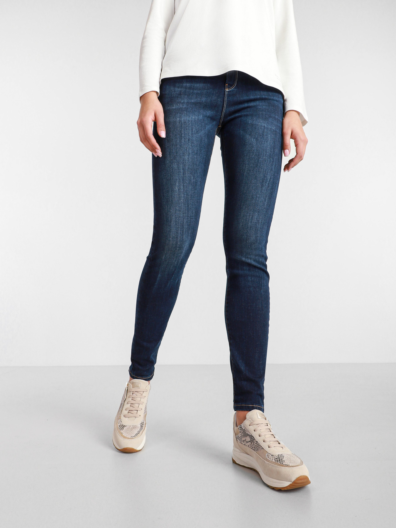 Кроссовки Geox D Airell модель D152SA-02241-C5000 Фото