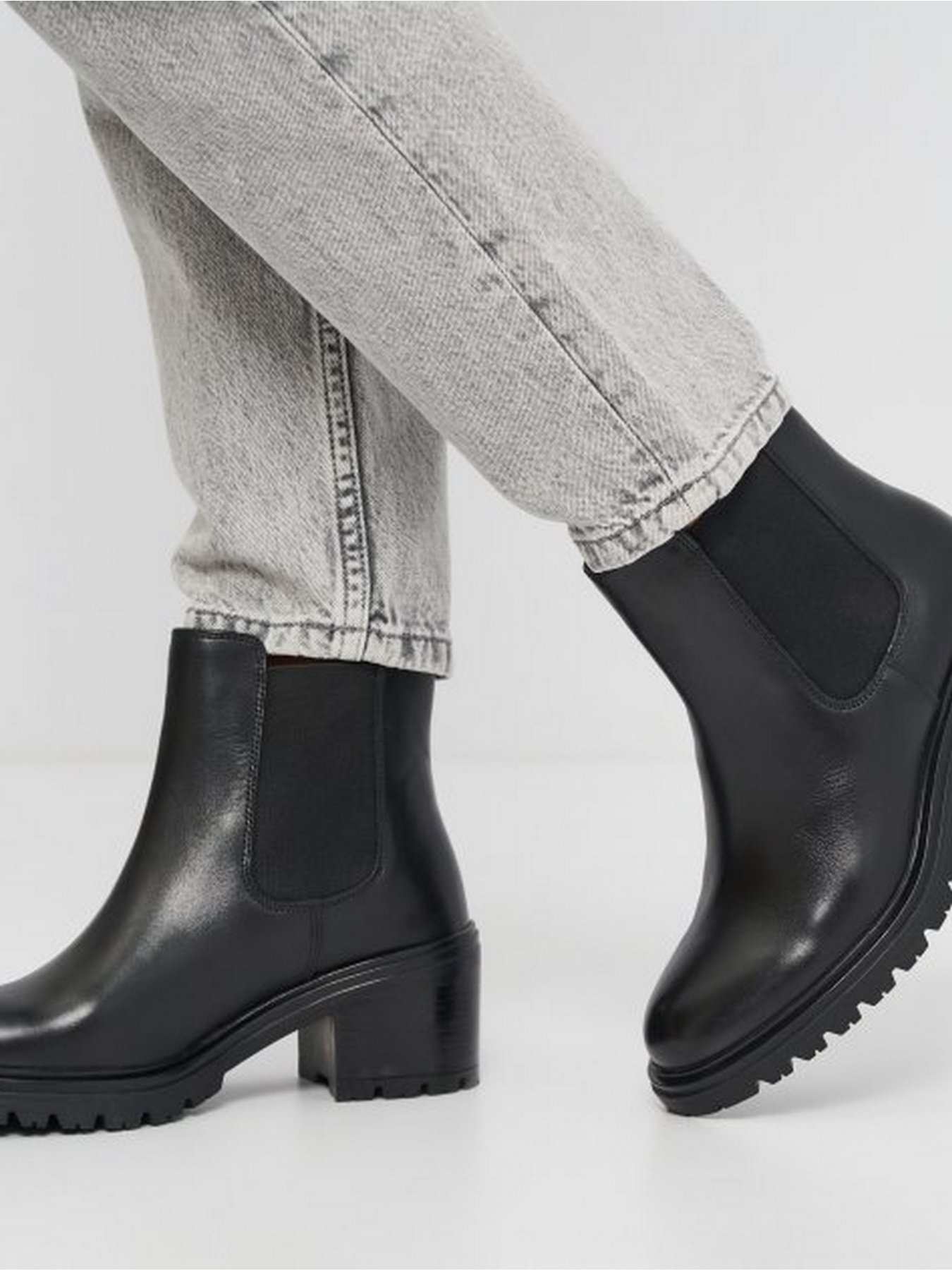 Челсі Geox Damiana модель D16QCG-00043-C9999 Фото