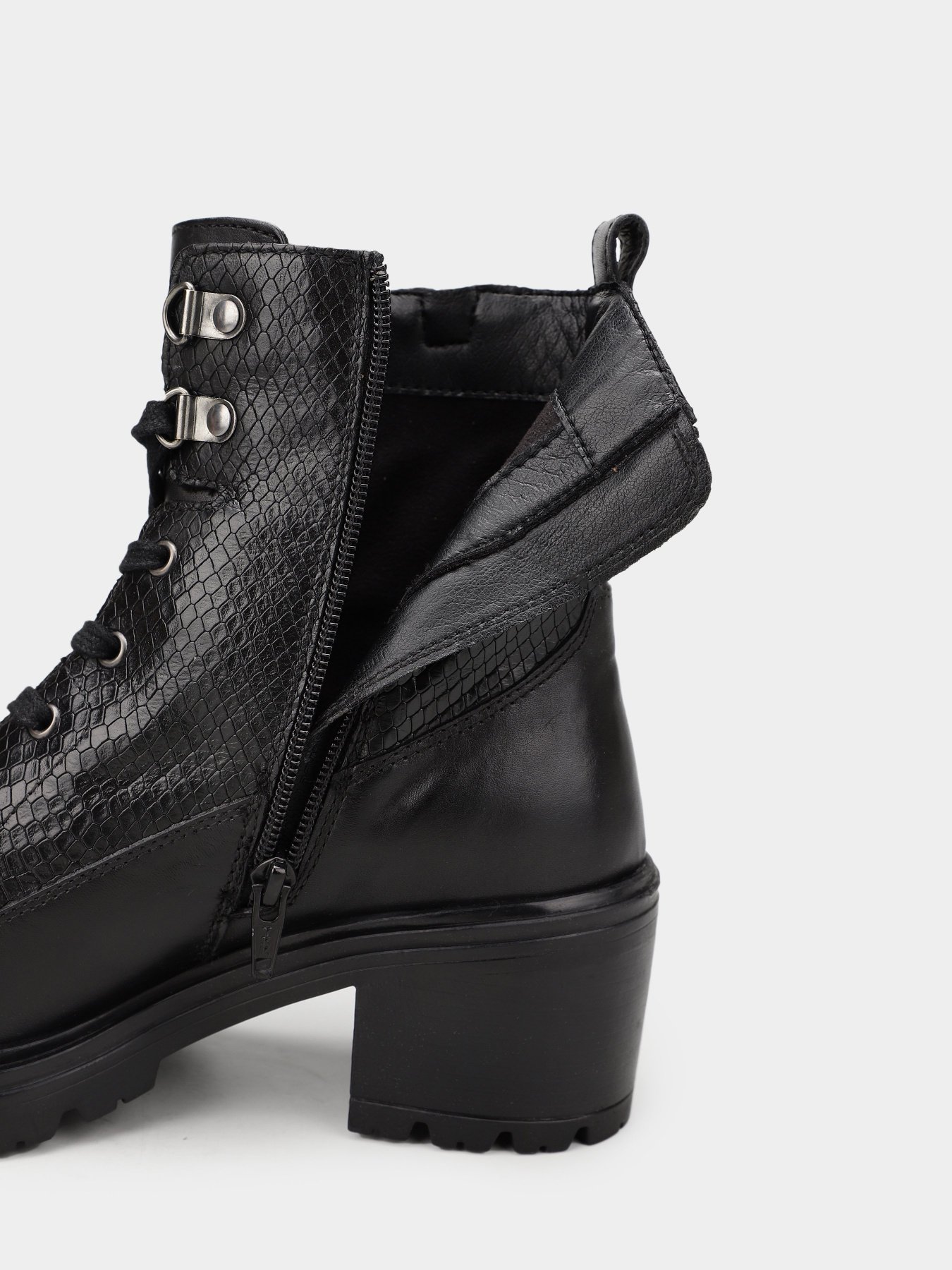 Ботинки Geox Damiana модель D26QCA-04341-C9999 Фото