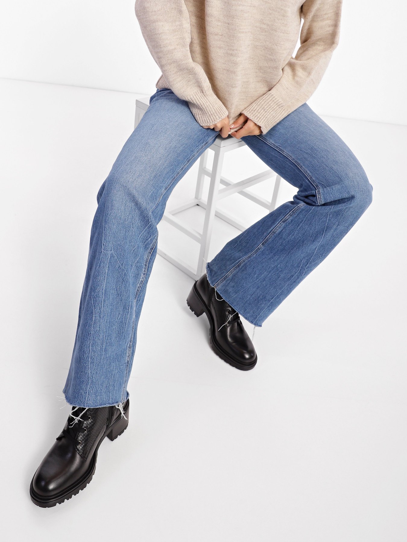 Ботинки Geox Damiana модель D26QCA-04341-C9999 Фото