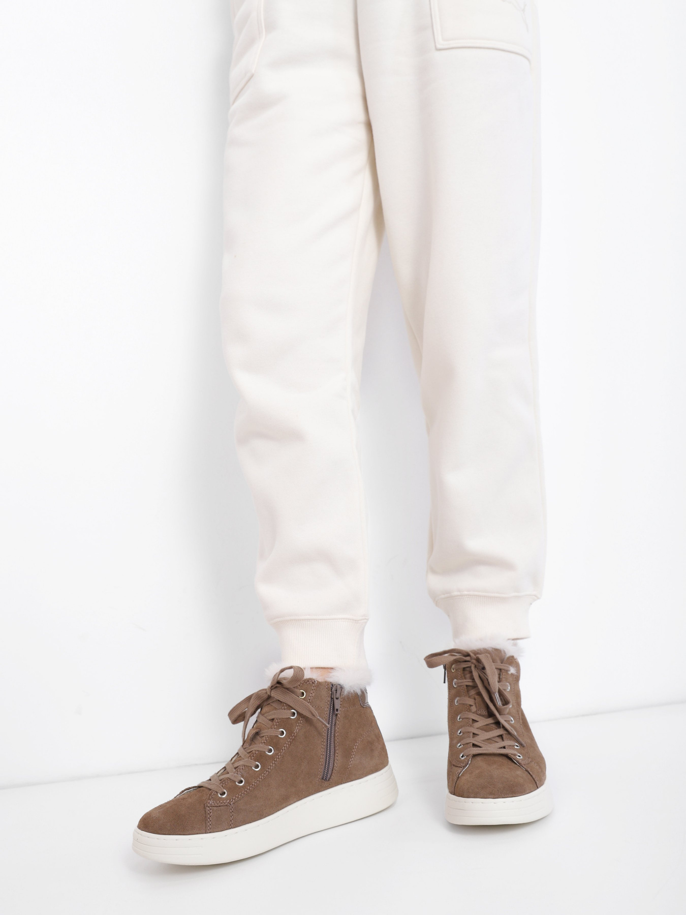 Ботинки Geox LAURESSA модель D2624A-02202-C5005 Фото