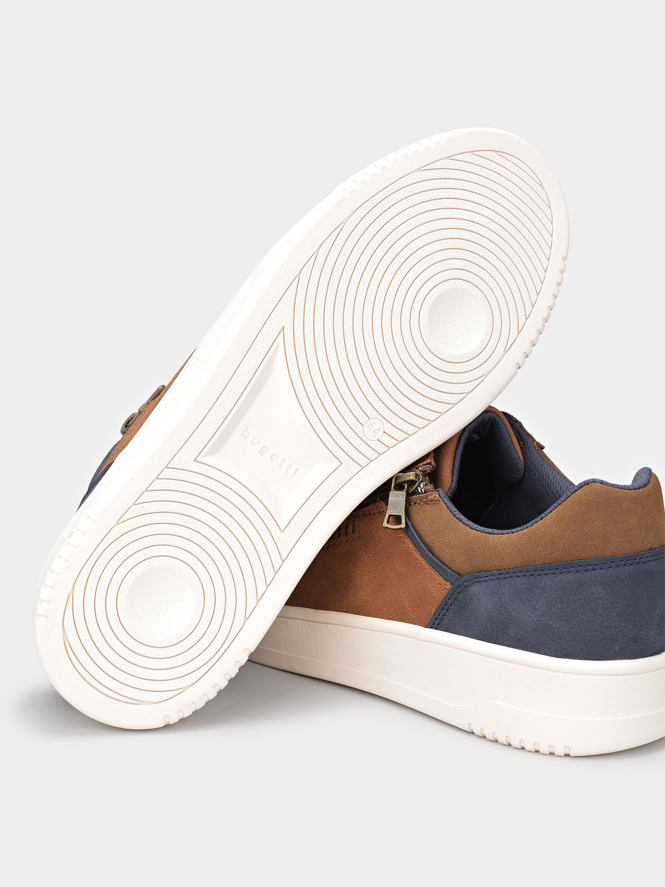 Кеды низкие Bugatti модель 323-AQF02-5000-6300 Фото