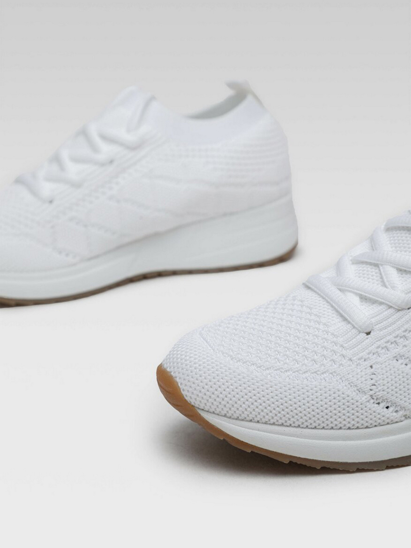 Кроссовки Bugatti Ivory Evo модель 411-A2M62-6900-2000 Фото