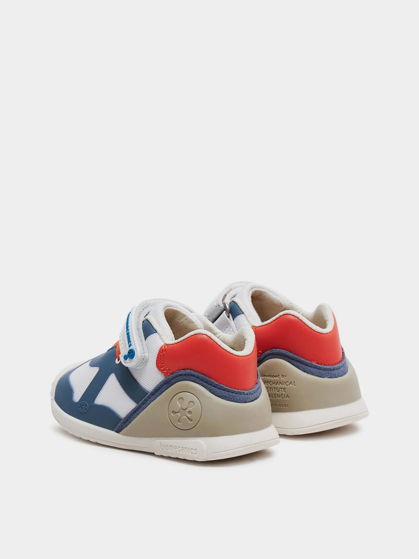 Полуботинки Biomecanics модель 242151-A Фото