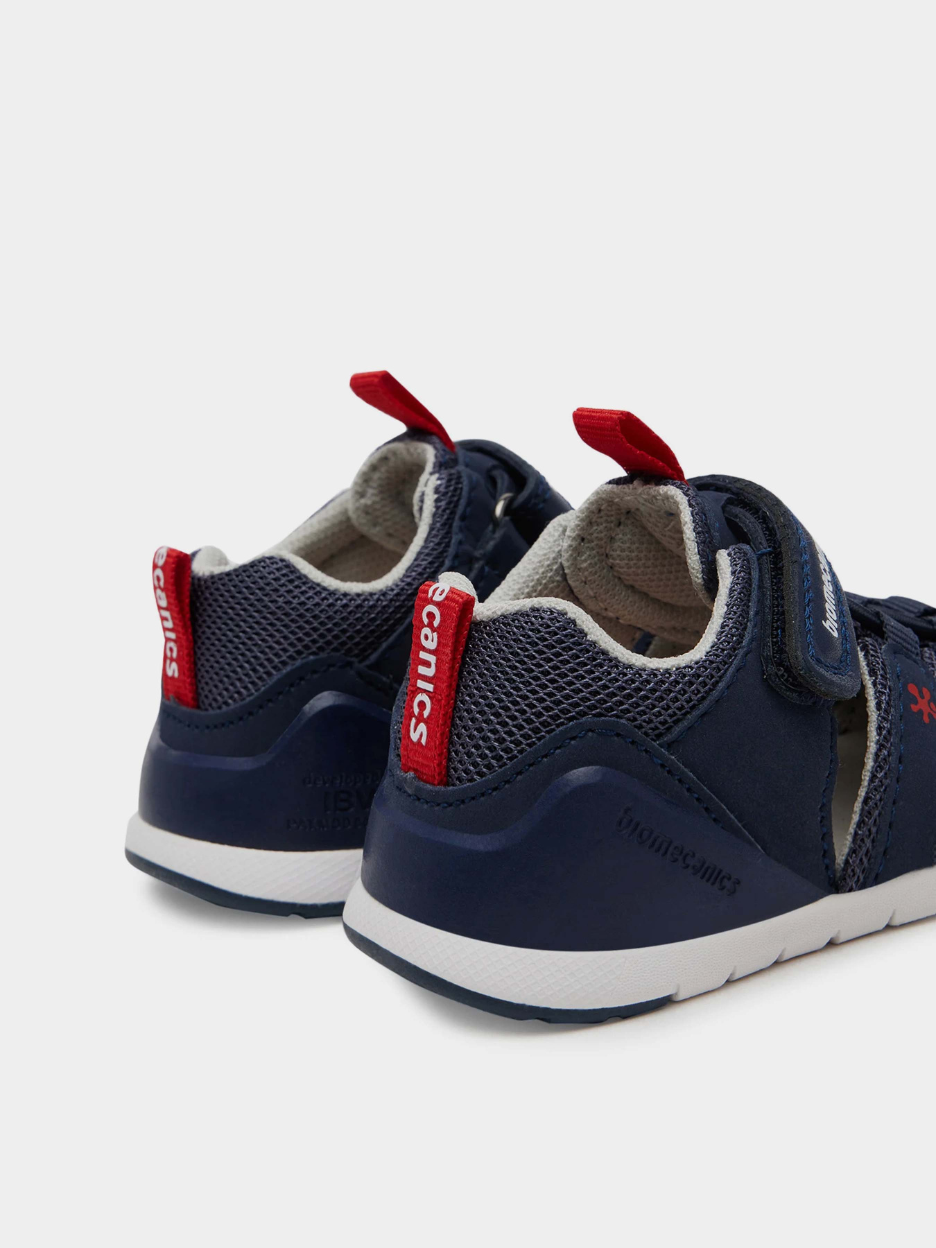 Сандалії Biomecanics модель 252135-A008 Фото