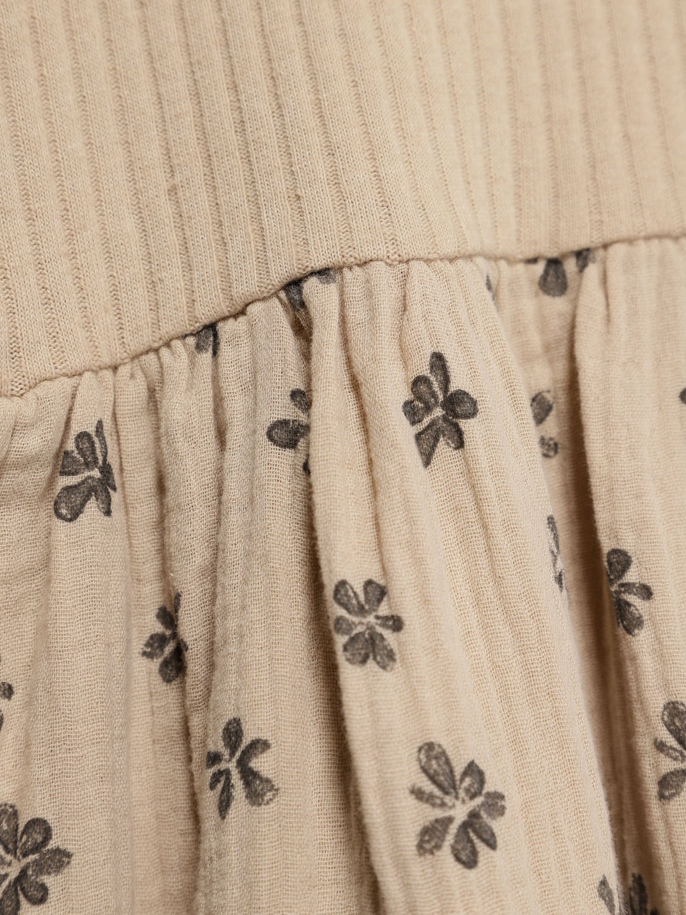 Платье мини ZARA модель 0485/527/8060_бежевий комб. Фото