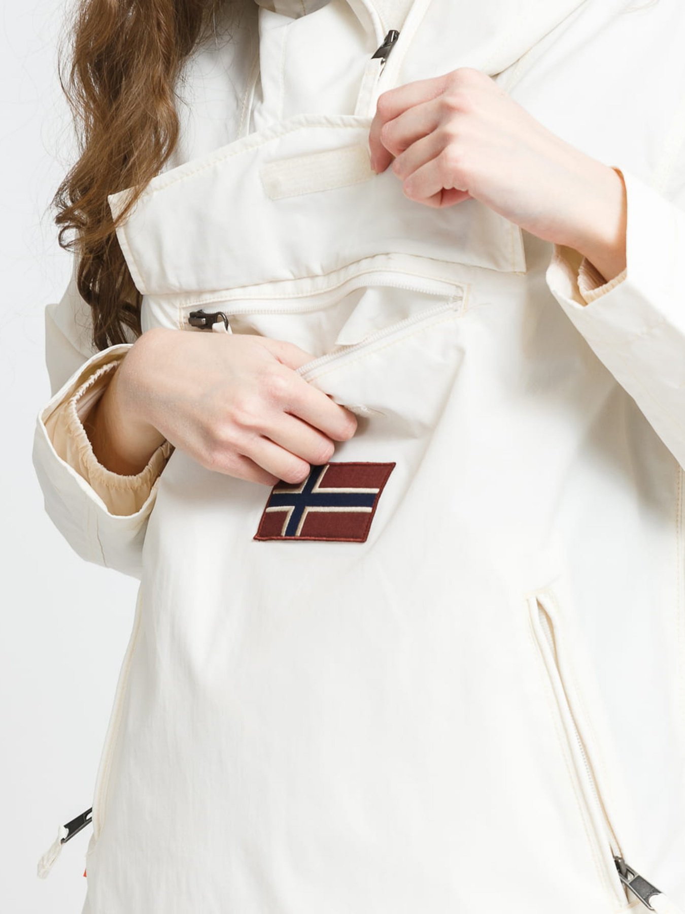 Анорак Napapijri Rainforest Summer Pocket модель NP0A4FDPNA91 Анорак Napapijri Rainforest Summer Pocket модель NP0A4FDPNA91 Фото