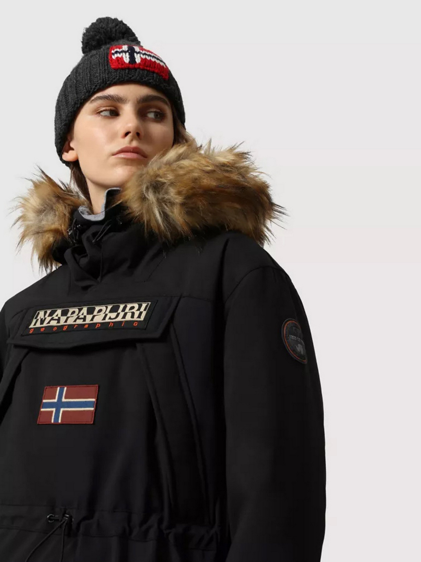 Анорак Napapijri Skidoo EF модель NP0A4EVI0411 Анорак Napapijri Skidoo EF модель NP0A4EVI0411 Фото