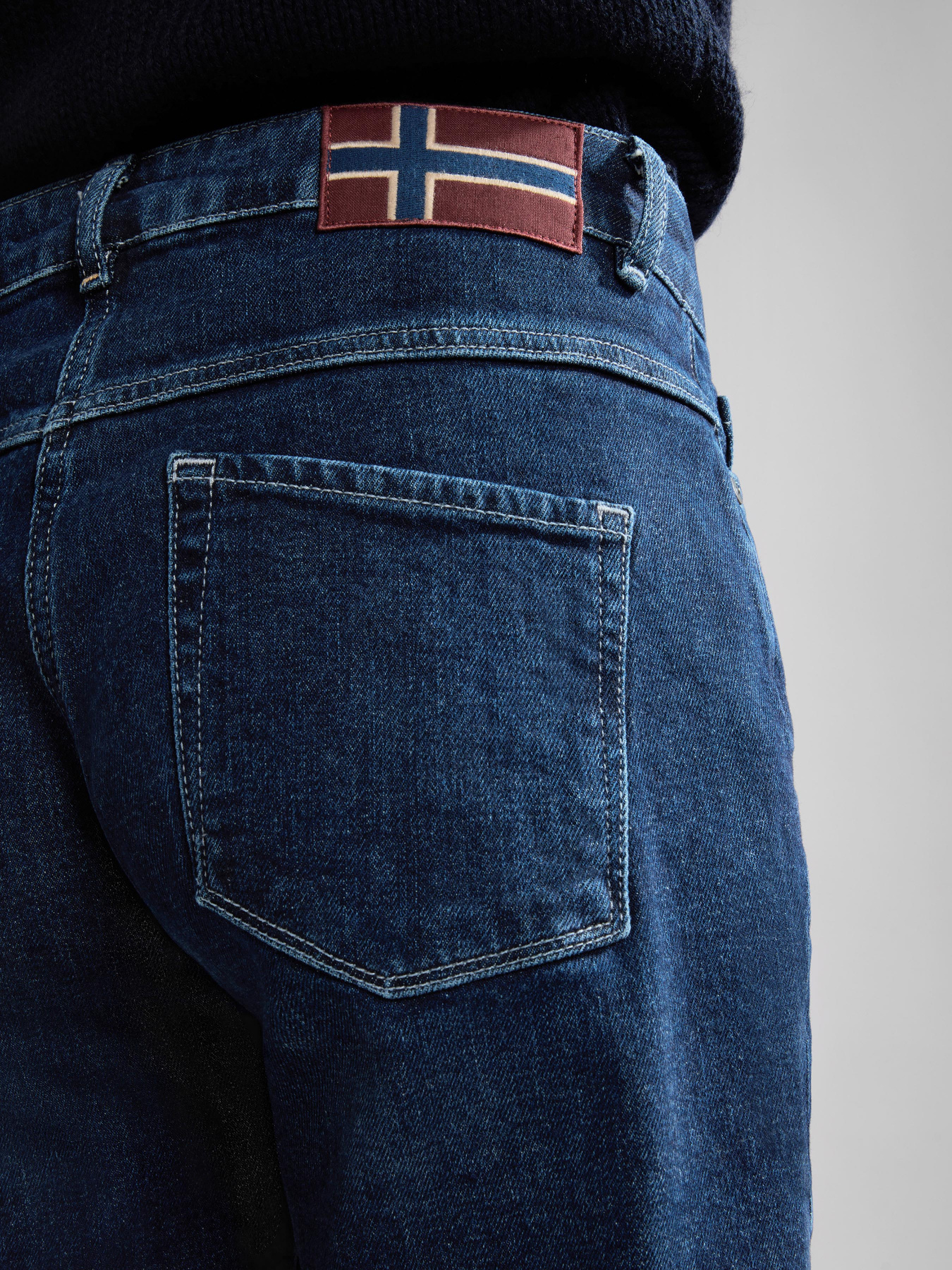 Прямые джинсы Napapijri Byrd модель NP0A4HHOD981 Фото