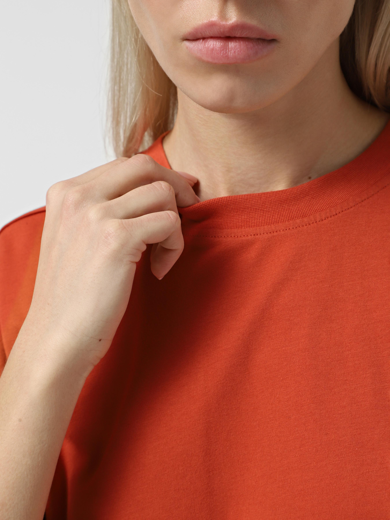 Футболка Napapijri S-Bise Ss модель NP0A4HZFR1B1 Футболка Napapijri S-Bise Ss модель NP0A4HZFR1B1 Фото