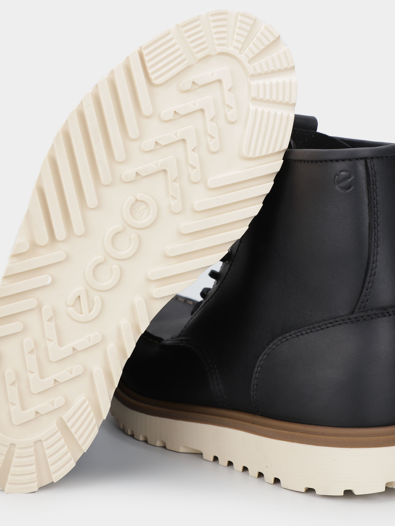 Ботинки ECCO Staker модель 21761401001 Фото