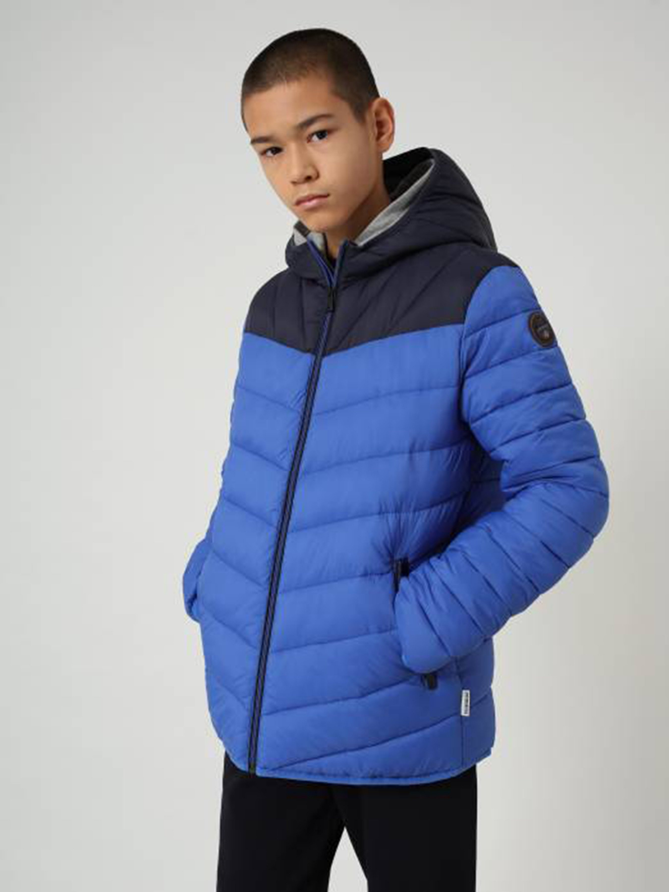 Демісезонна куртка Napapijri Short jacket Aerons Hood модель NP0A4EPMBE11 Демісезонна куртка Napapijri Short jacket Aerons Hood модель NP0A4EPMBE11 Фото
