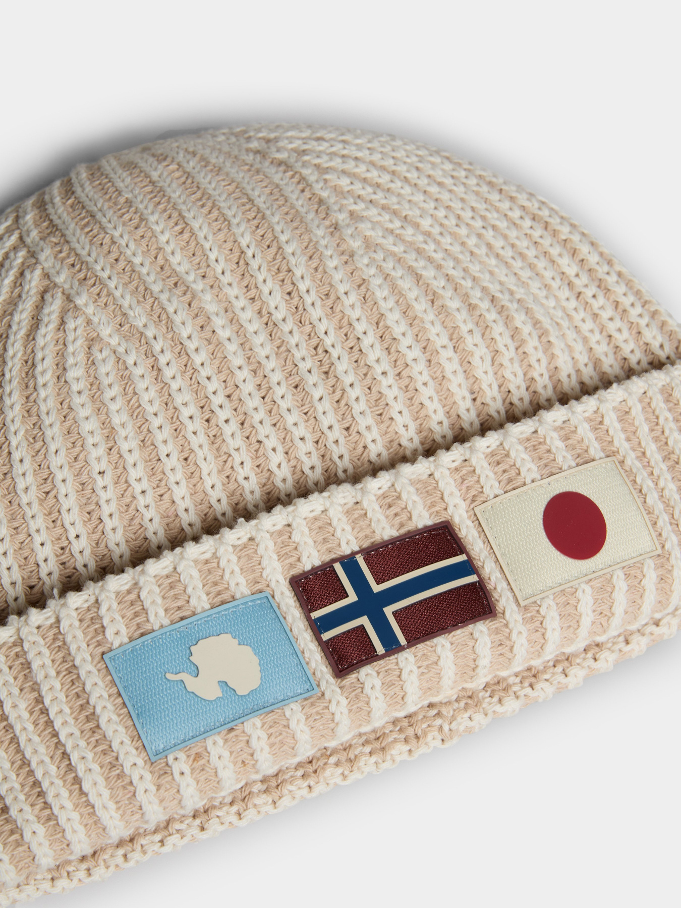 Шапка Napapijri F-Sham модель NP0A4HHYN1A1 Шапка Napapijri F-Sham модель NP0A4HHYN1A1 Фото