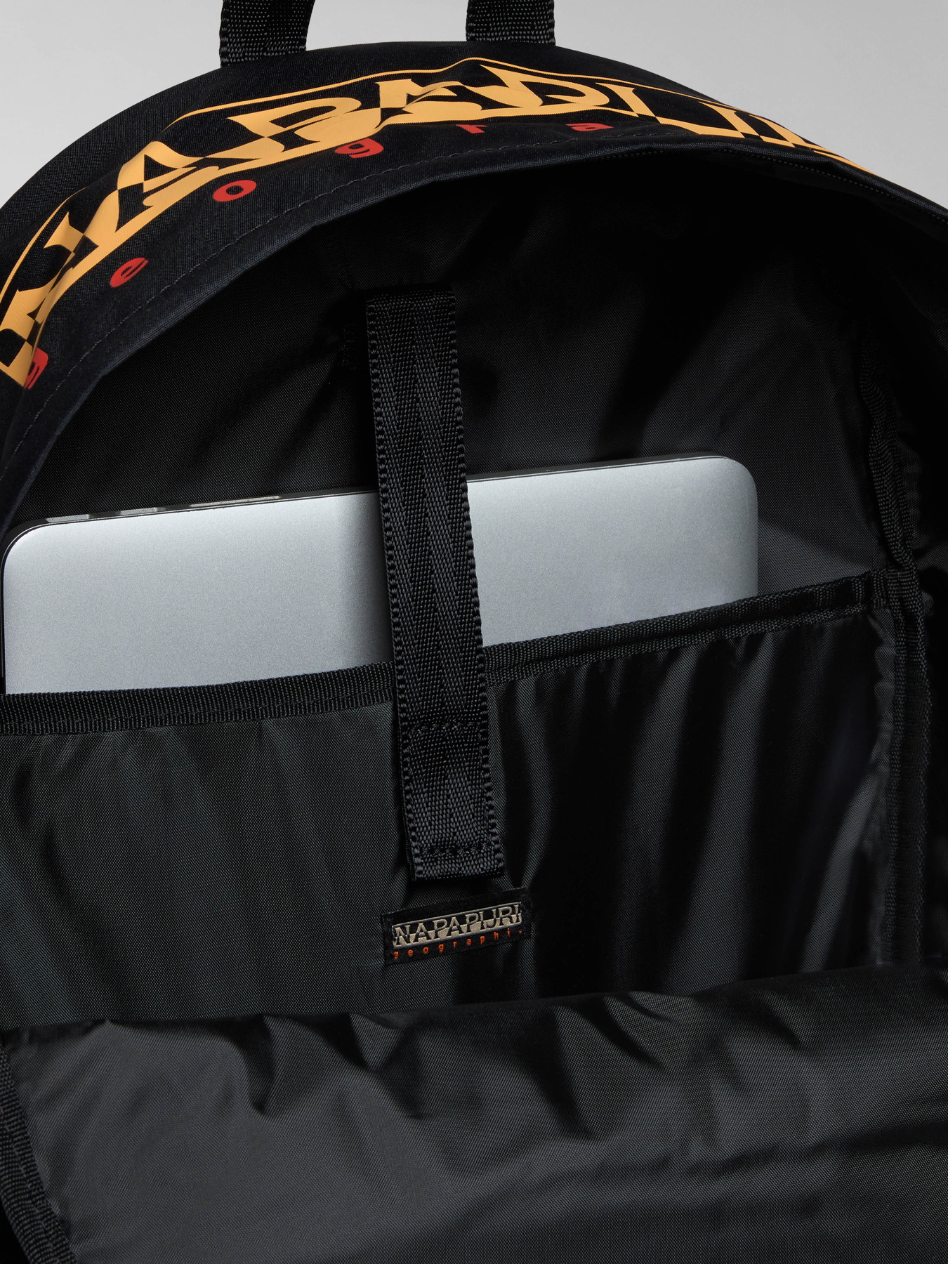 Повседневный рюкзак Napapijri H-Bay модель NP0A4HNF0411 Повседневный рюкзак Napapijri H-Bay модель NP0A4HNF0411 Фото