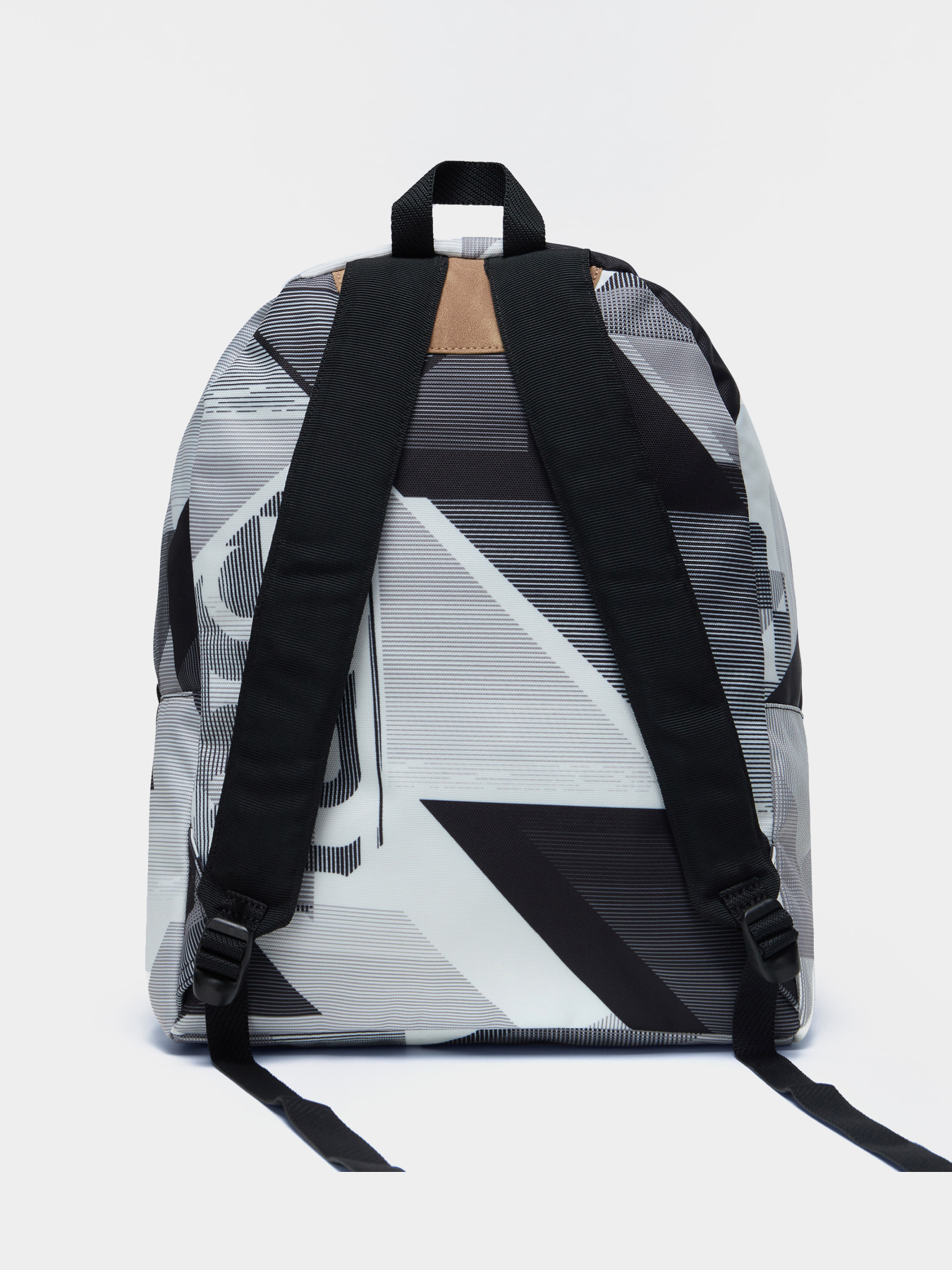 Повсякденний рюкзак Napapijri Voyage Aop 22L модель NP0A4HXNF9J1 Повсякденний рюкзак Napapijri Voyage Aop 22L модель NP0A4HXNF9J1 Фото