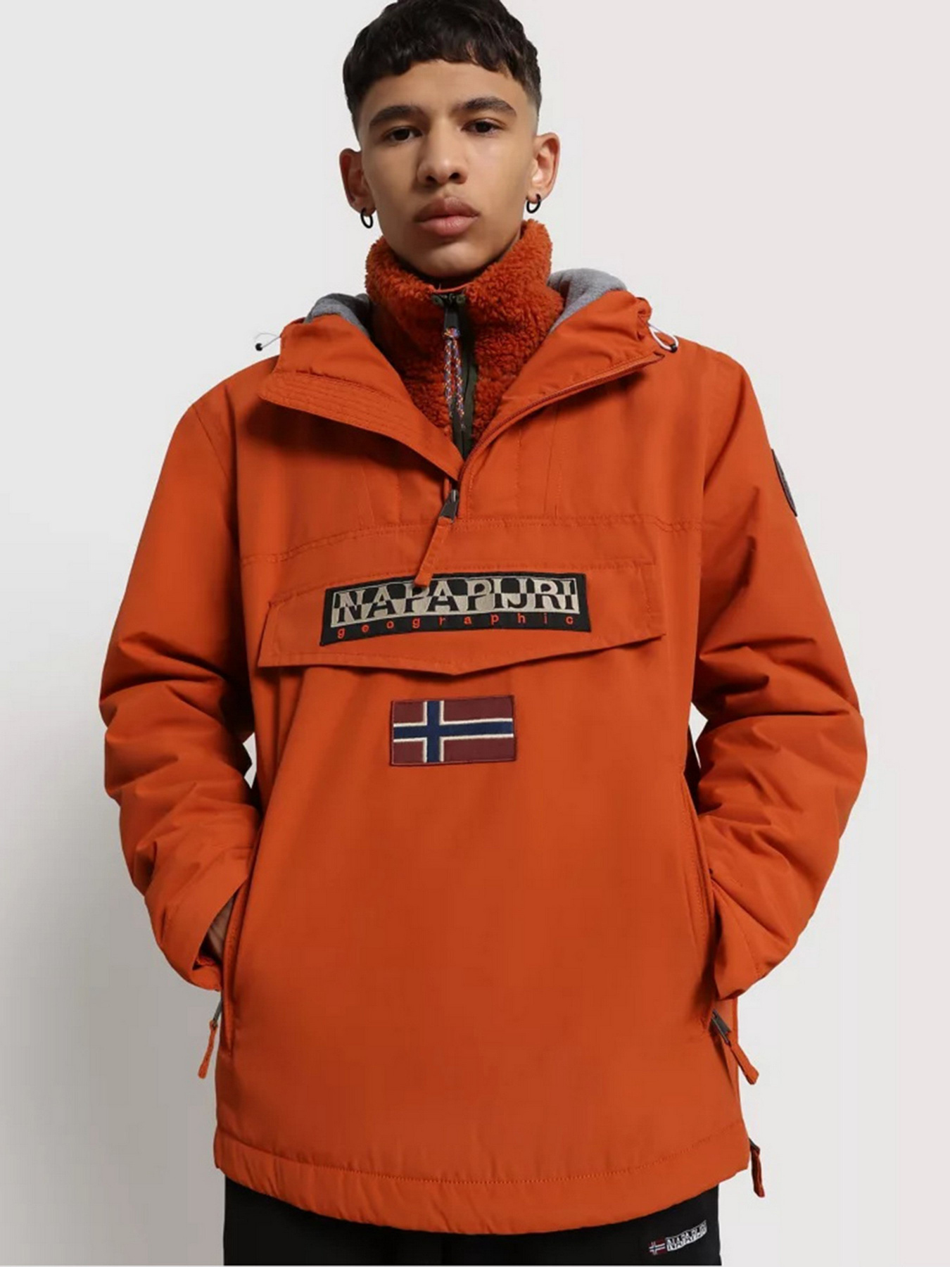 Анорак Napapijri Rainforest Winter Pocket модель NP0A4EGYAB11 Анорак Napapijri Rainforest Winter Pocket модель NP0A4EGYAB11 Фото