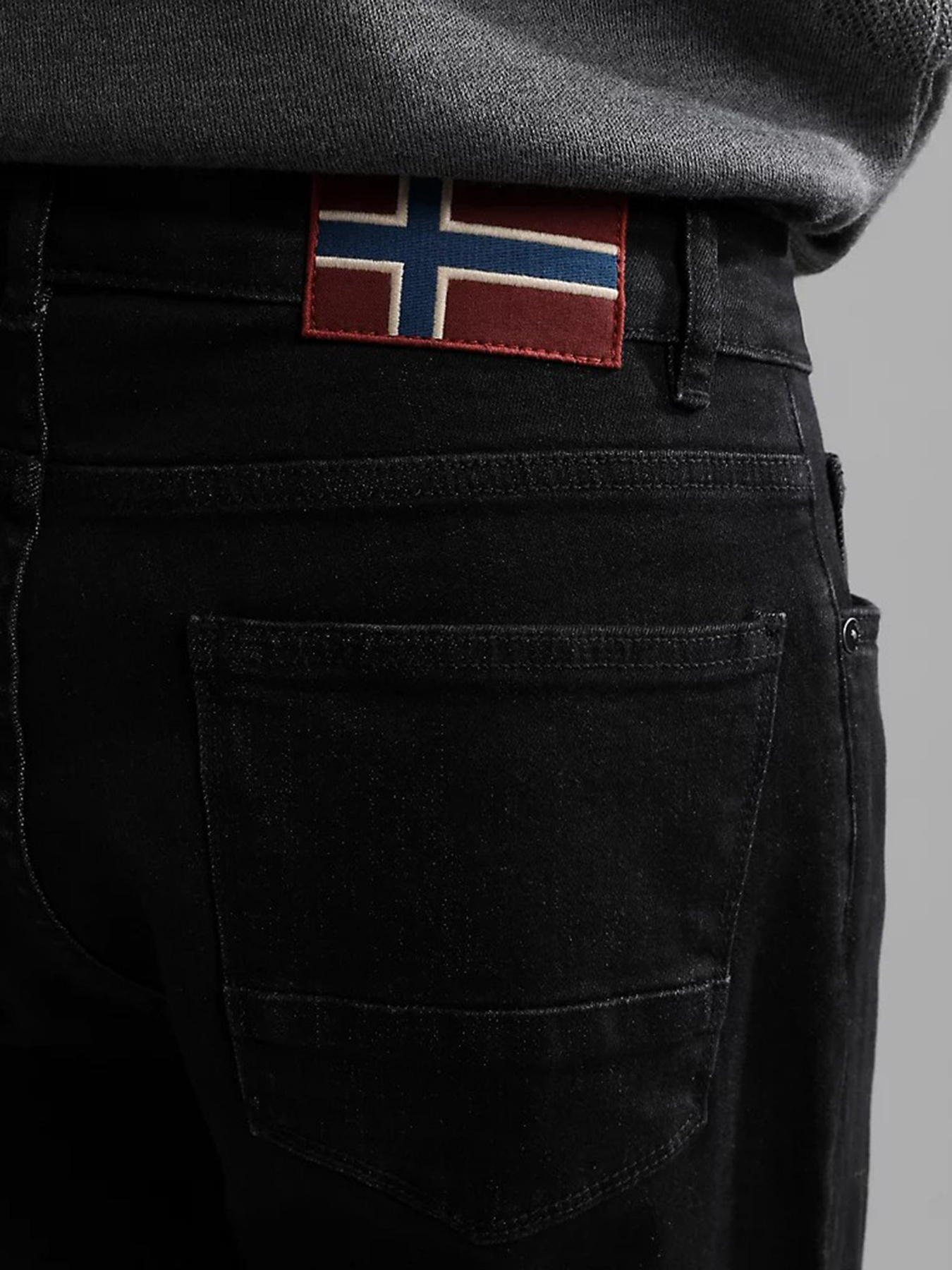 Завужені джинси Napapijri Geiran 5 модель NP0A4GNOD881 Фото