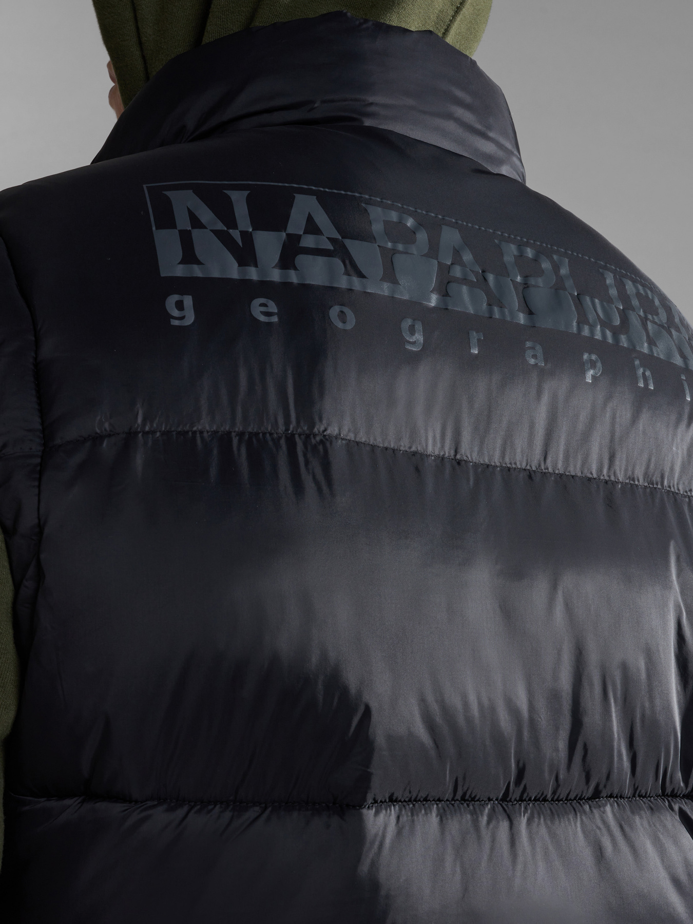 Жилет с утеплителем Napapijri A-Suomi V 1 модель NP0A4HKG0411 Фото