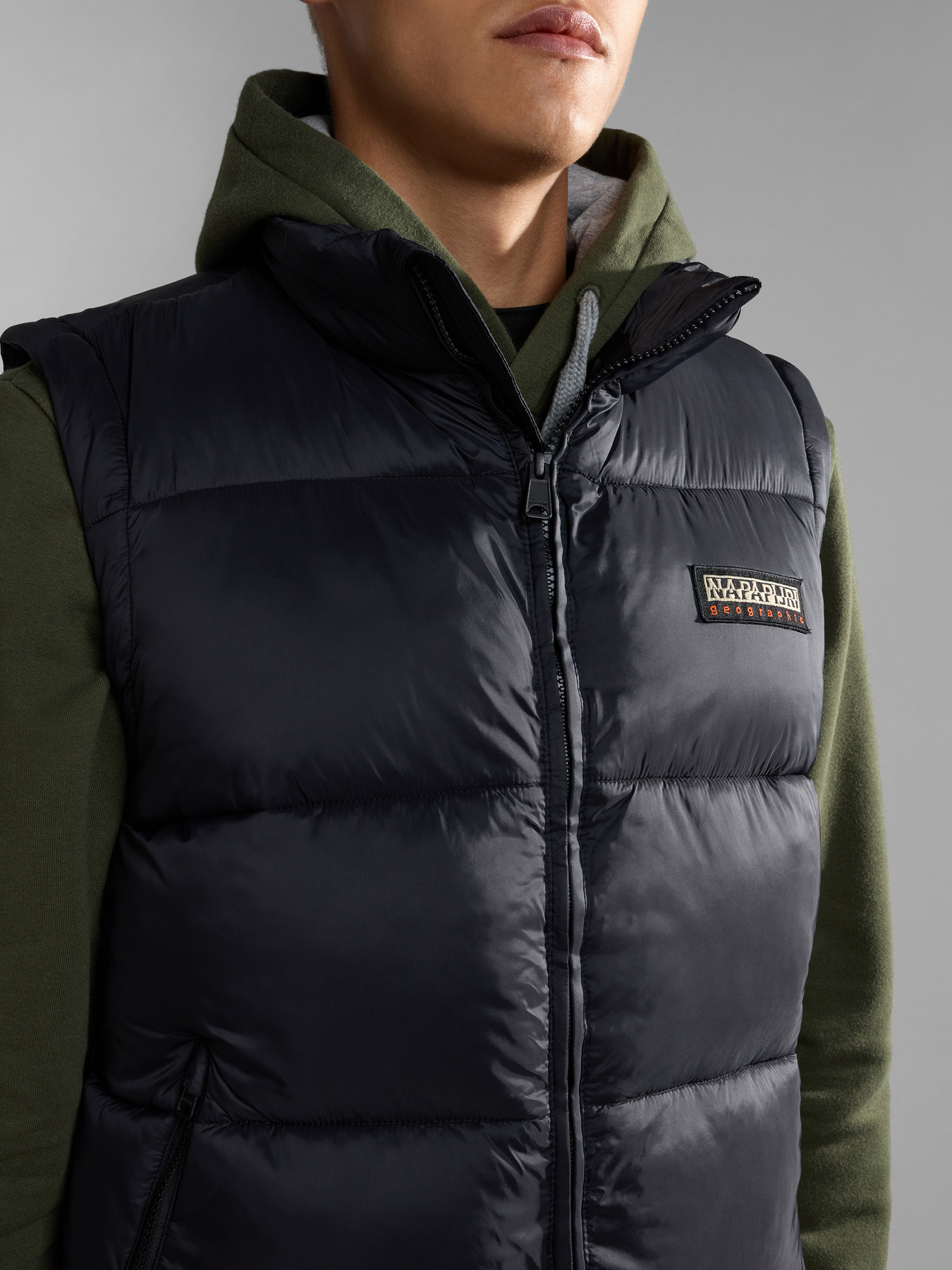 Утеплений жилет Napapijri A-Suomi V 1 модель NP0A4HKG0411 Фото