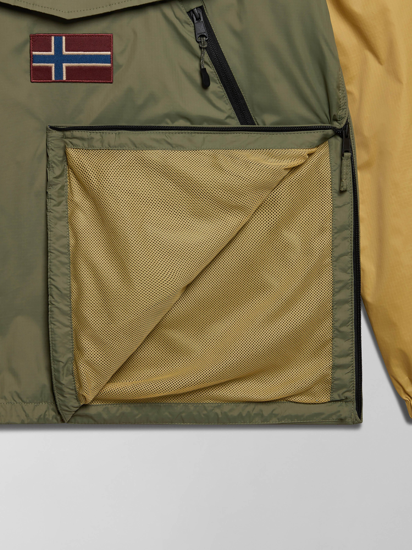 Анорак Napapijri Rainforest Ripstop модель NP0A4HX6MF71 Анорак Napapijri Rainforest Ripstop модель NP0A4HX6MF71 Фото