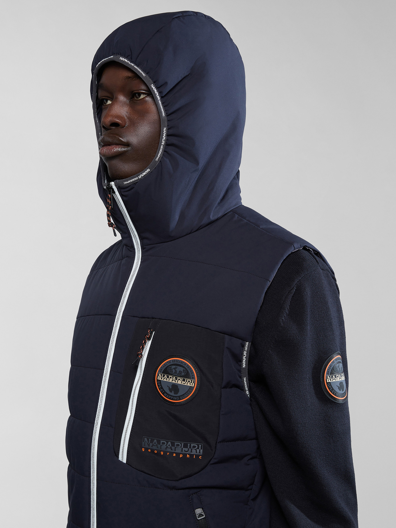 Жилет с утеплителем Napapijri A-Huron модель NP0A4HPN0411 Фото