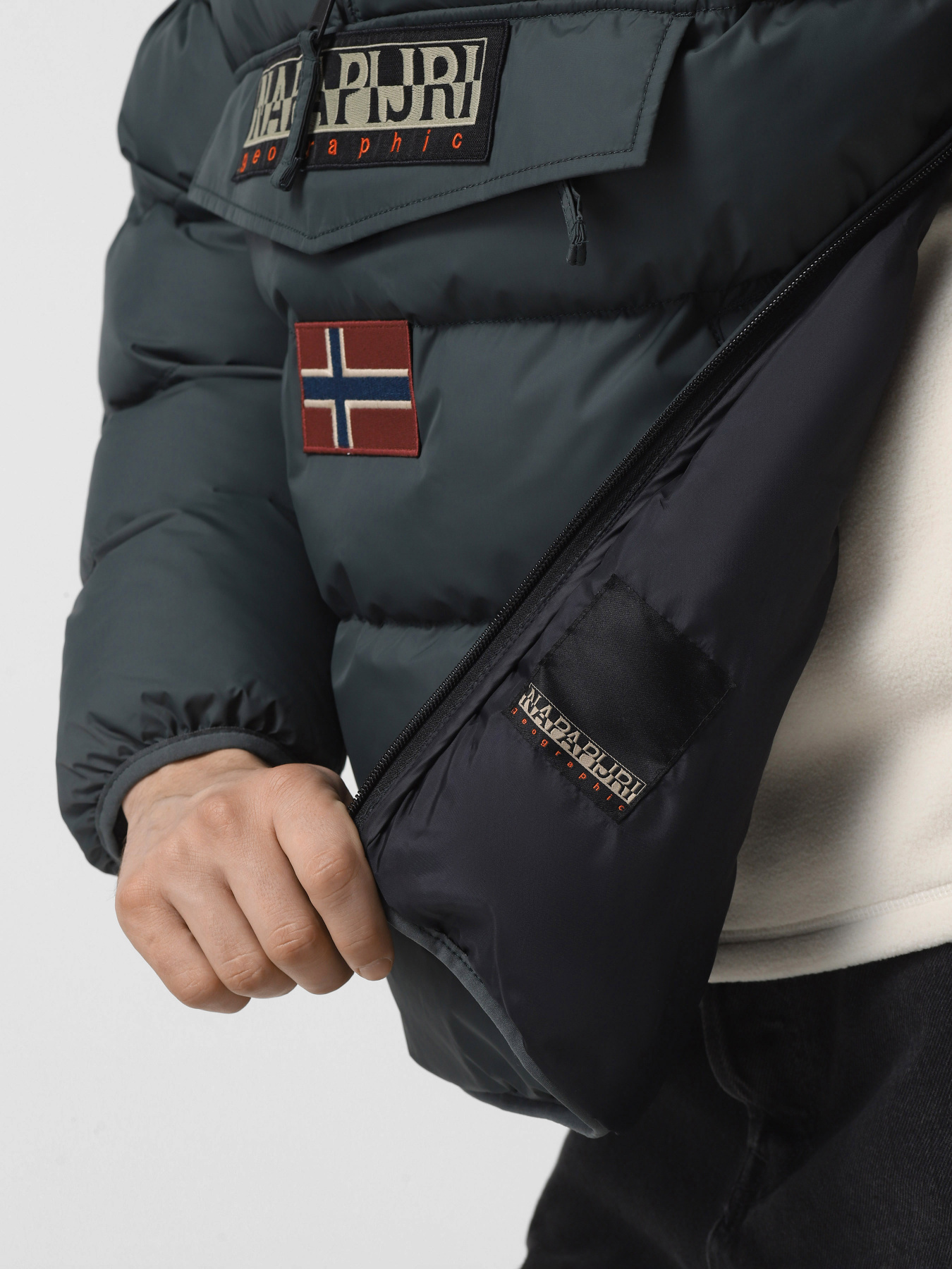 Анорак Napapijri Rainforest Op Wi Puf модель NP0A4HMAG1S1 Анорак Napapijri Rainforest Op Wi Puf модель NP0A4HMAG1S1 Фото