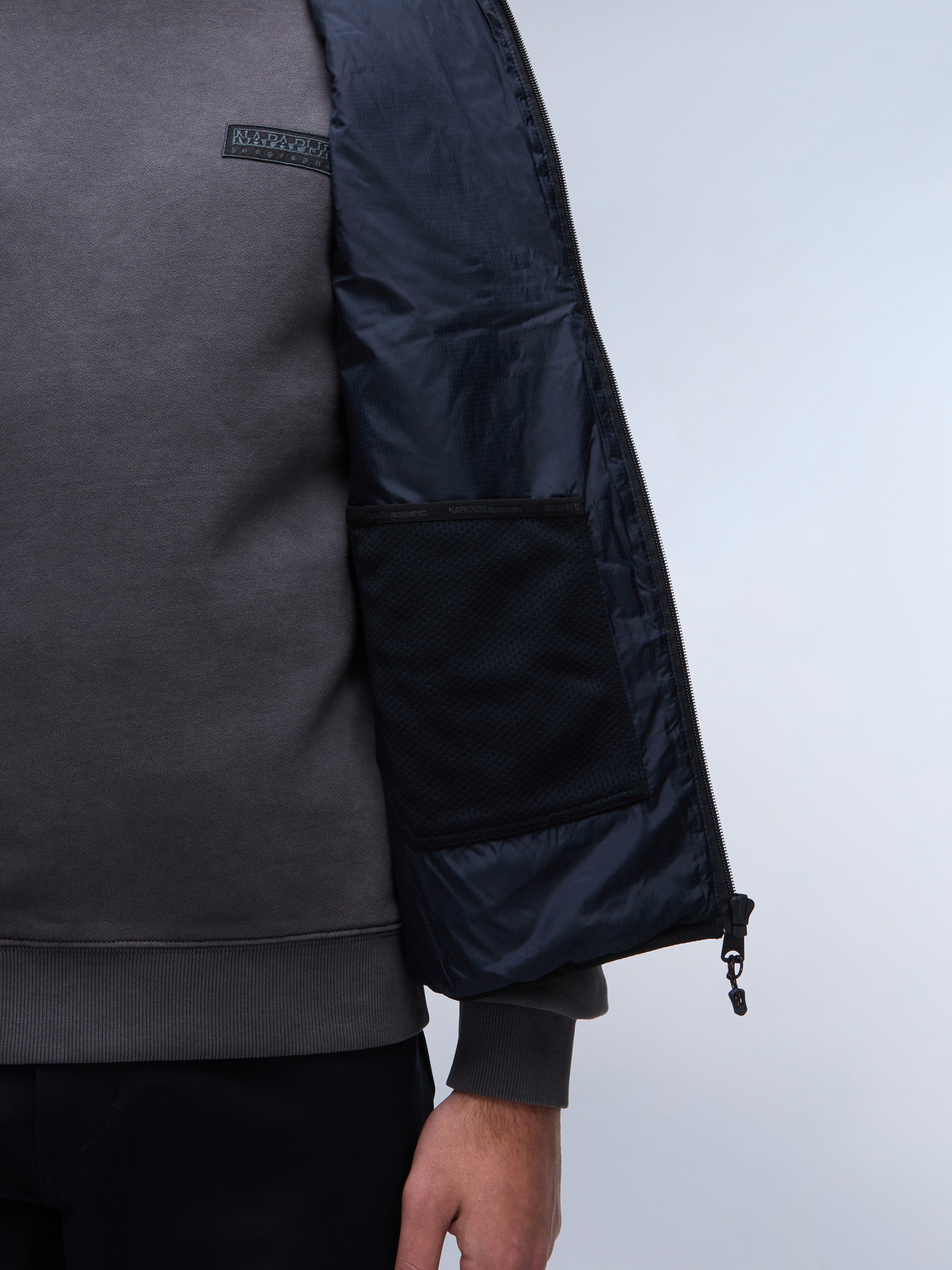 Утепленный жилет Napapijri A-Sarine модель NP0A4I1P0411 Фото