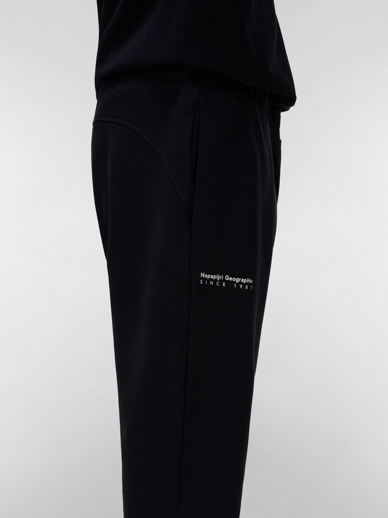 Штани спортивні Napapijri Badge Summer модель NP0A4IDW0411 Фото