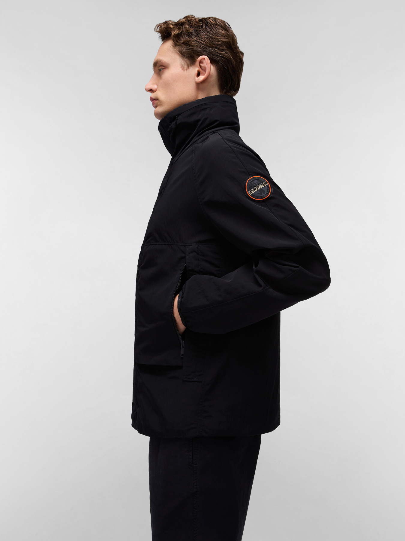 Демисезонная куртка Napapijri Bisenzio Short модель NP0A4ILV9411 Демисезонная куртка Napapijri Bisenzio Short модель NP0A4ILV9411 Фото