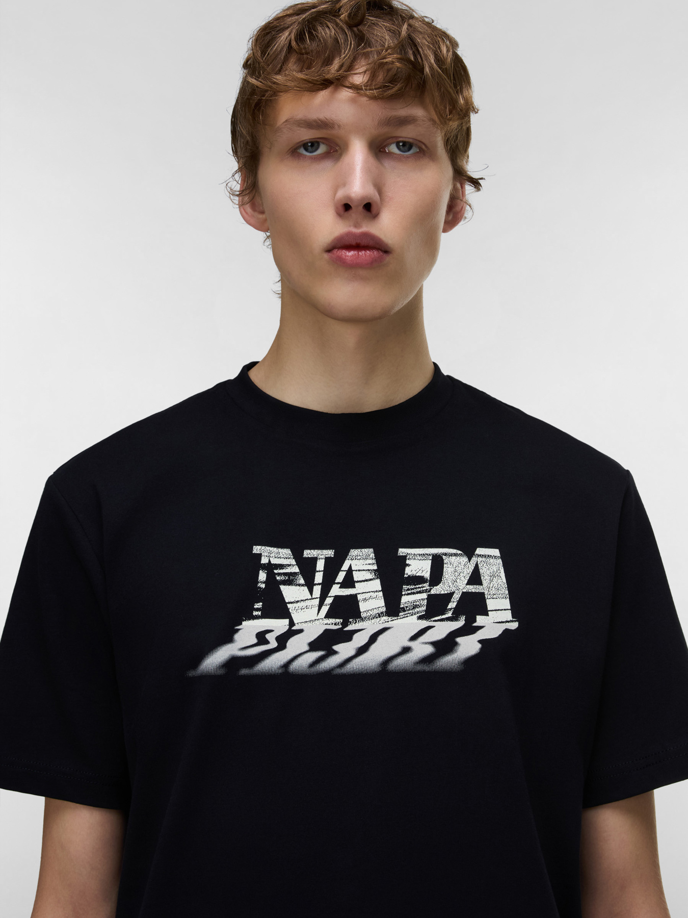 Футболка Napapijri S-LODESTAR модель NP0A4FGY9411 Футболка Napapijri S-LODESTAR модель NP0A4FGY9411 Фото