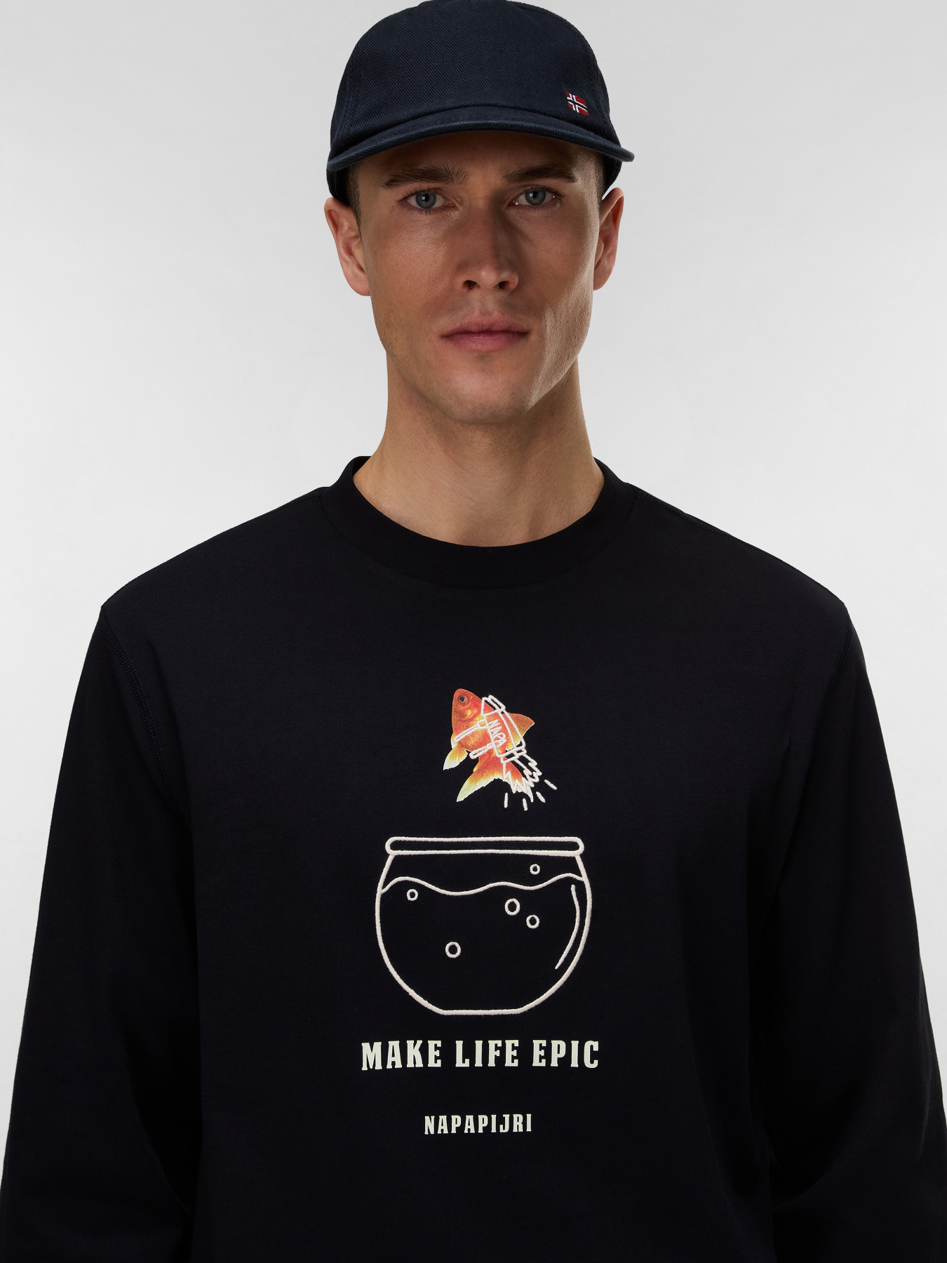 Футболка Napapijri S-SOL LS модель NP0A4I24FX21 Футболка Napapijri S-SOL LS модель NP0A4I24FX21 Фото