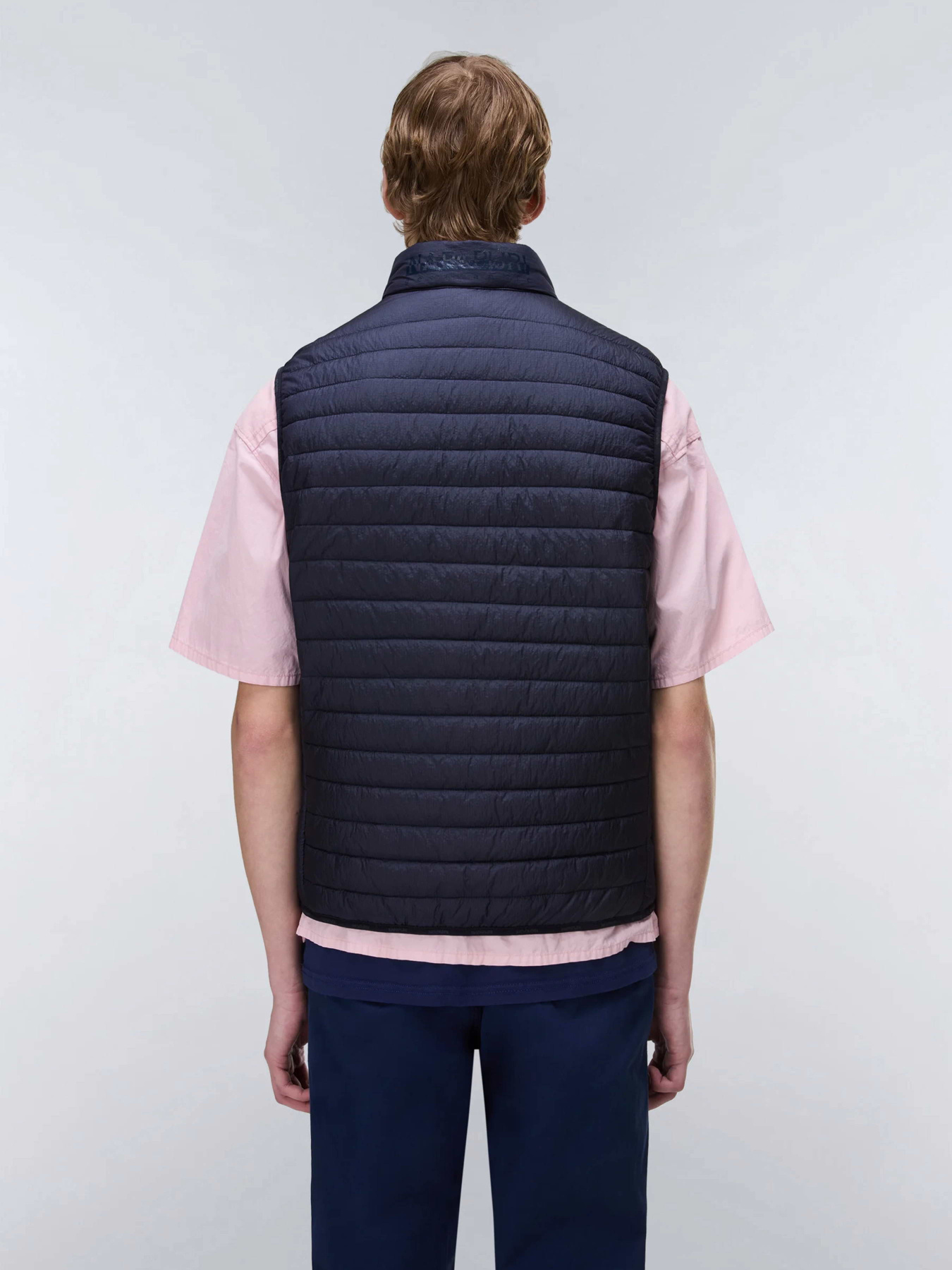 Утеплений жилет Napapijri A-AMIATA V модель NP0A4ICR1761 Утеплений жилет Napapijri A-AMIATA V модель NP0A4ICR1761 Фото