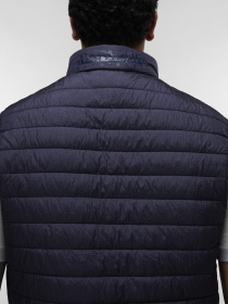 Утеплений жилет Napapijri A-AMIATA V модель NP0A4ICR1761 Утеплений жилет Napapijri A-AMIATA V модель NP0A4ICR1761 Фото