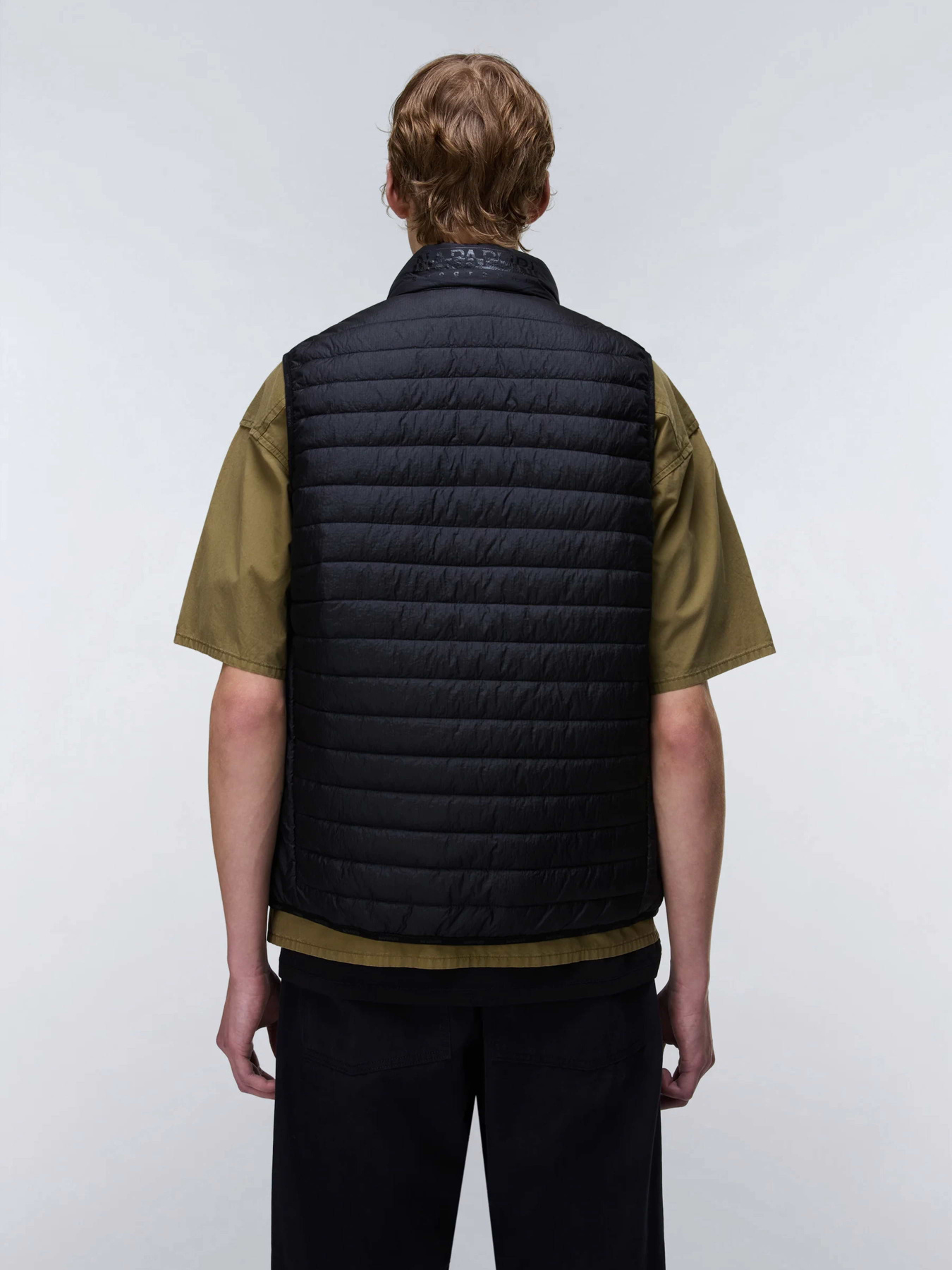 Утеплений жилет Napapijri A-AMIATA V модель NP0A4ICR9411 Утеплений жилет Napapijri A-AMIATA V модель NP0A4ICR9411 Фото