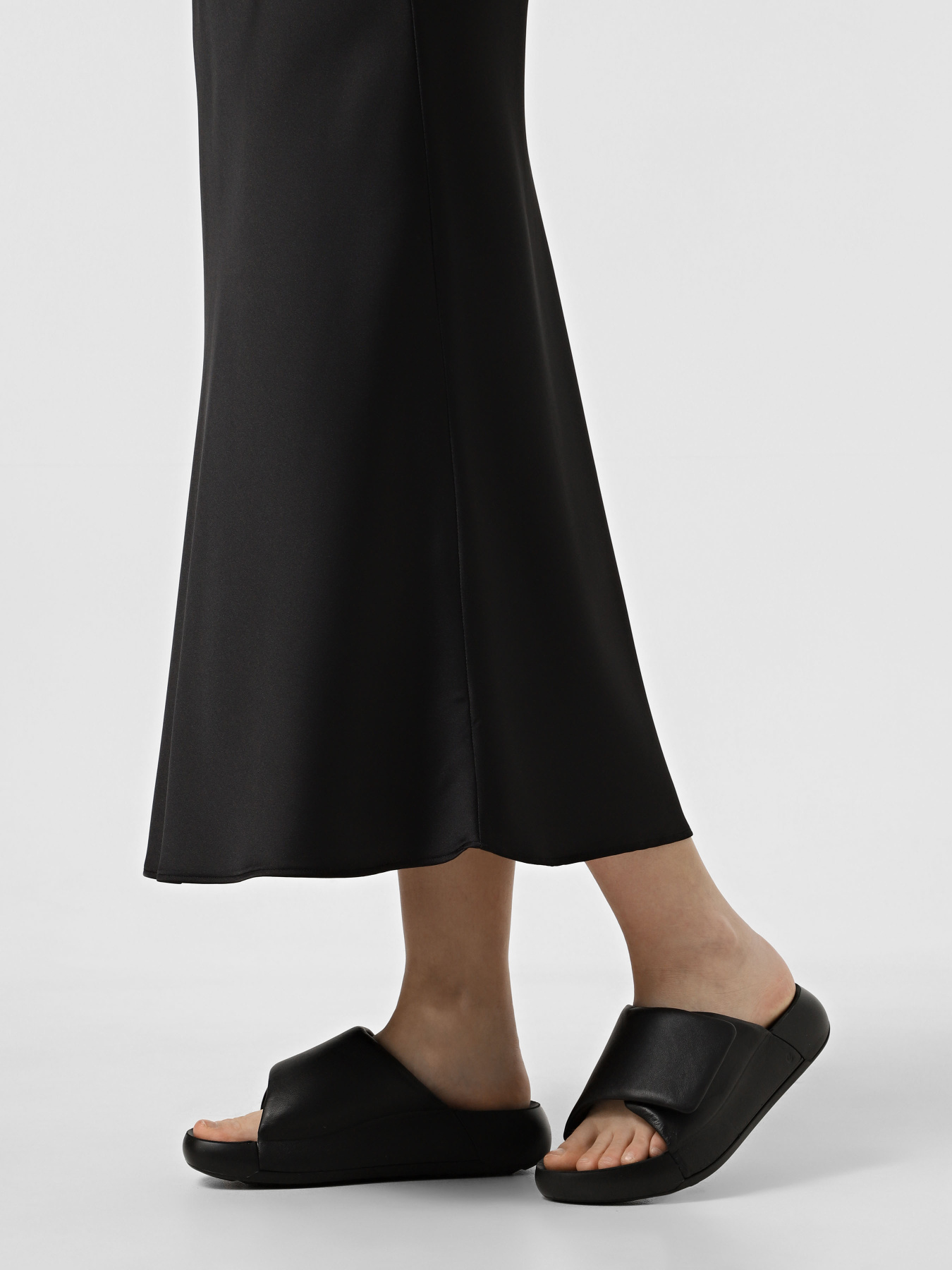 Шлепанцы ECCO Cozmo модель 20668301001 Фото