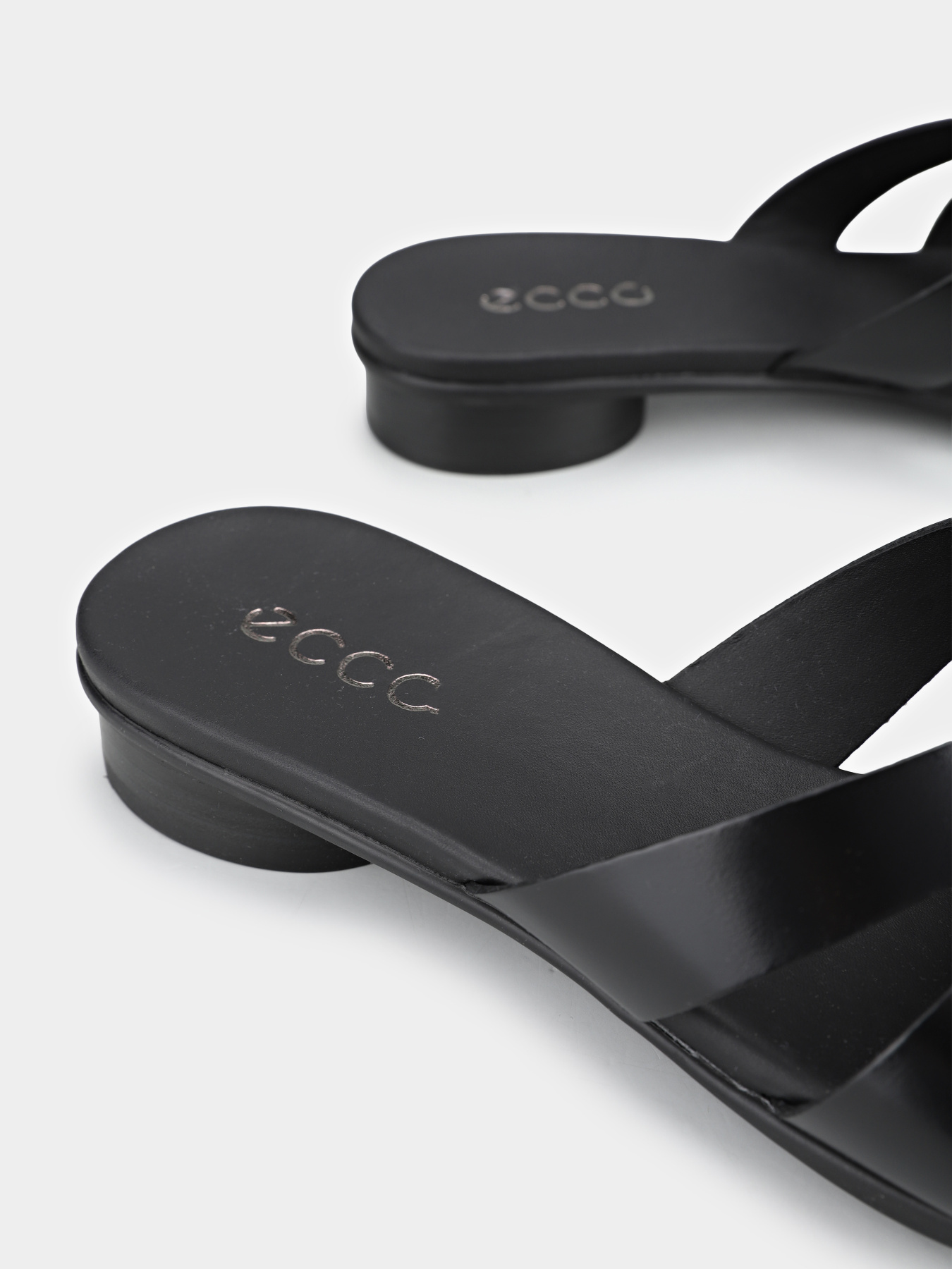 ECCO модель 23384304001 Фото