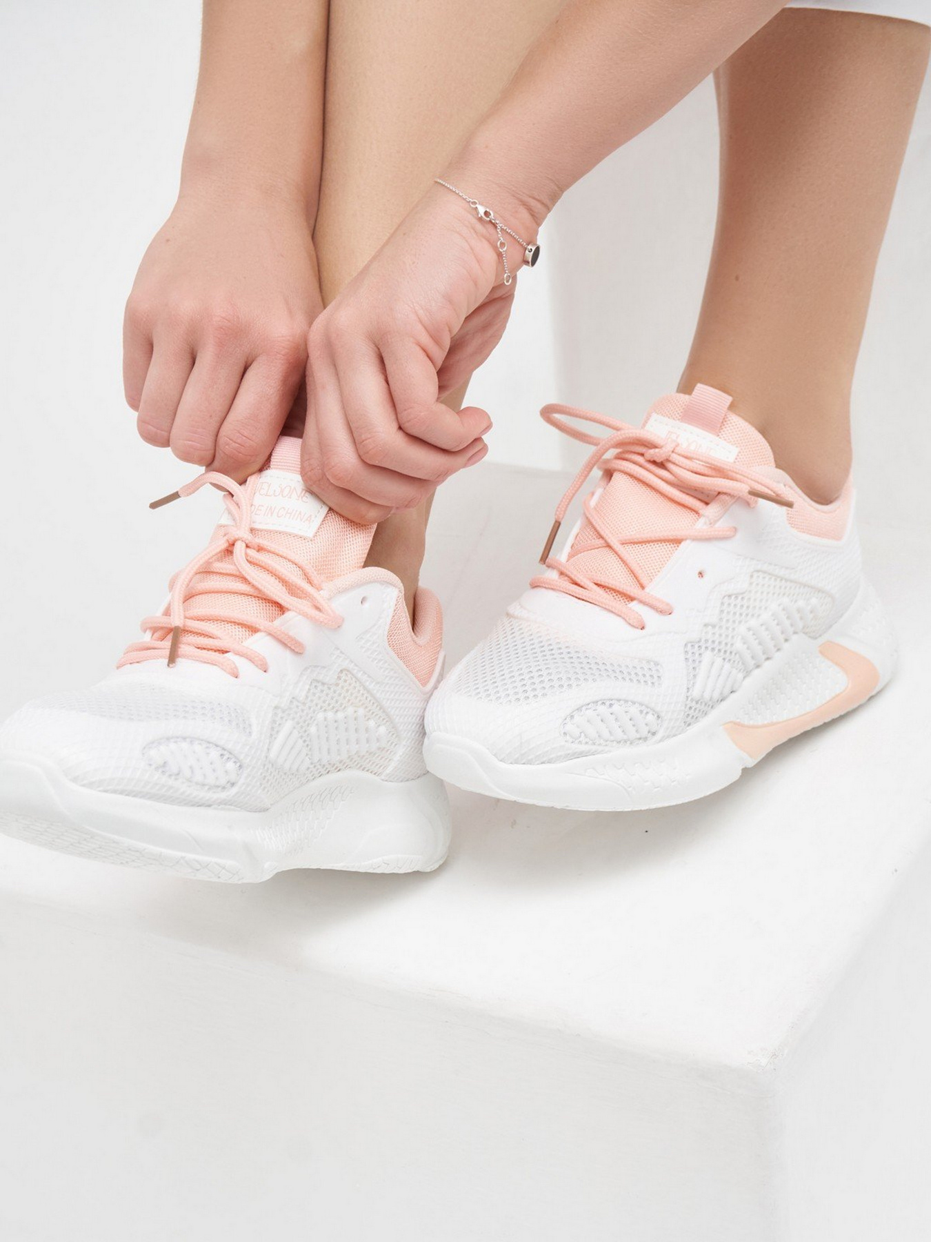 Кроссовки для бега ISSA Plus модель OB2-19_whitepink Фото