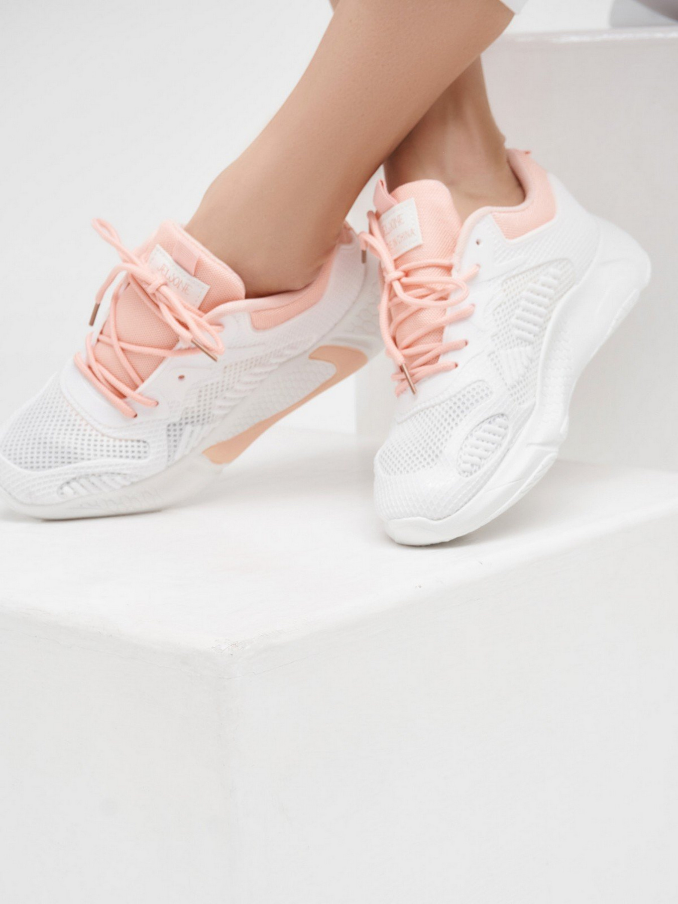 Кроссовки для бега ISSA Plus модель OB2-19_whitepink Фото