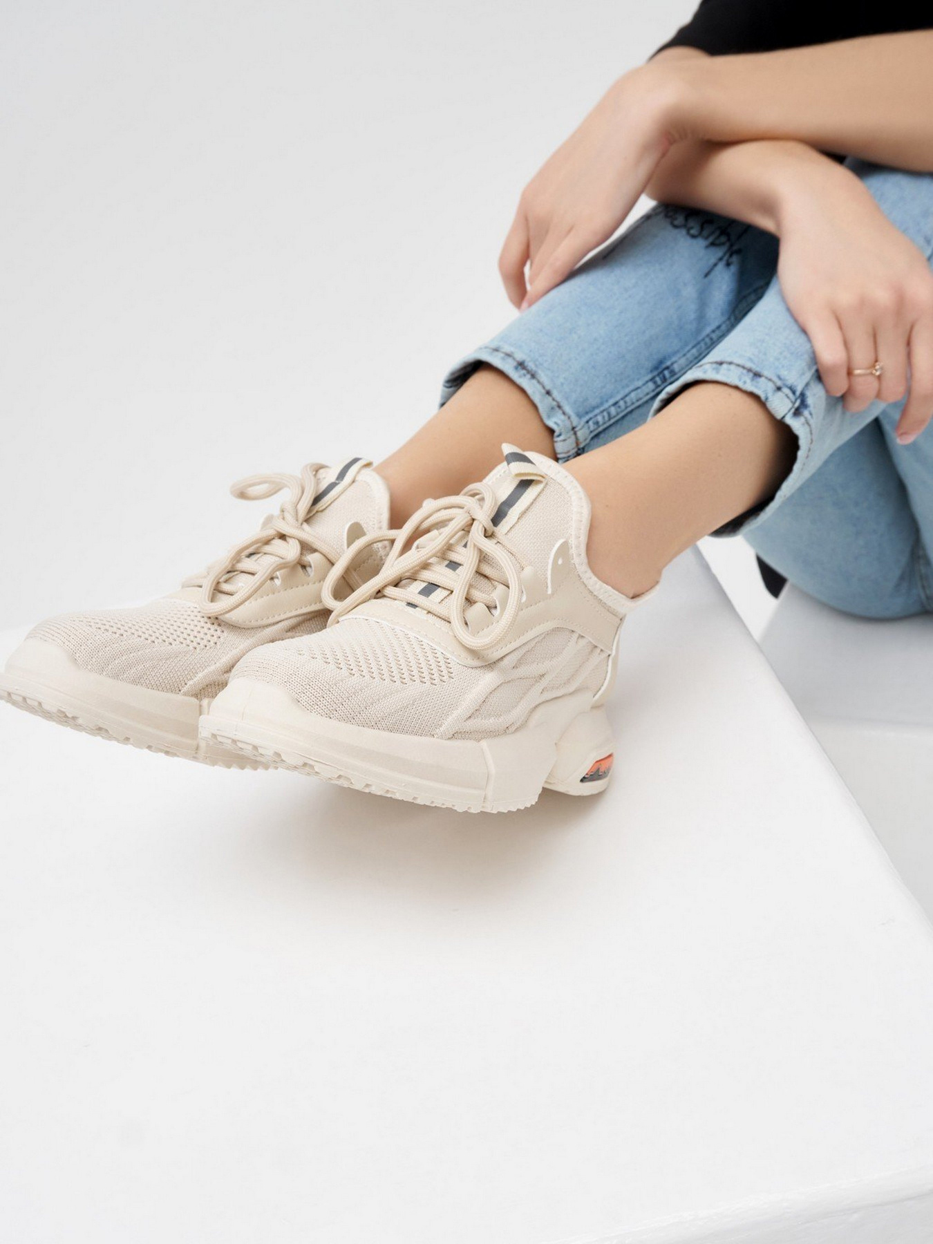 Кросівки для бігу ISSA Plus модель OB2-28_beige Фото