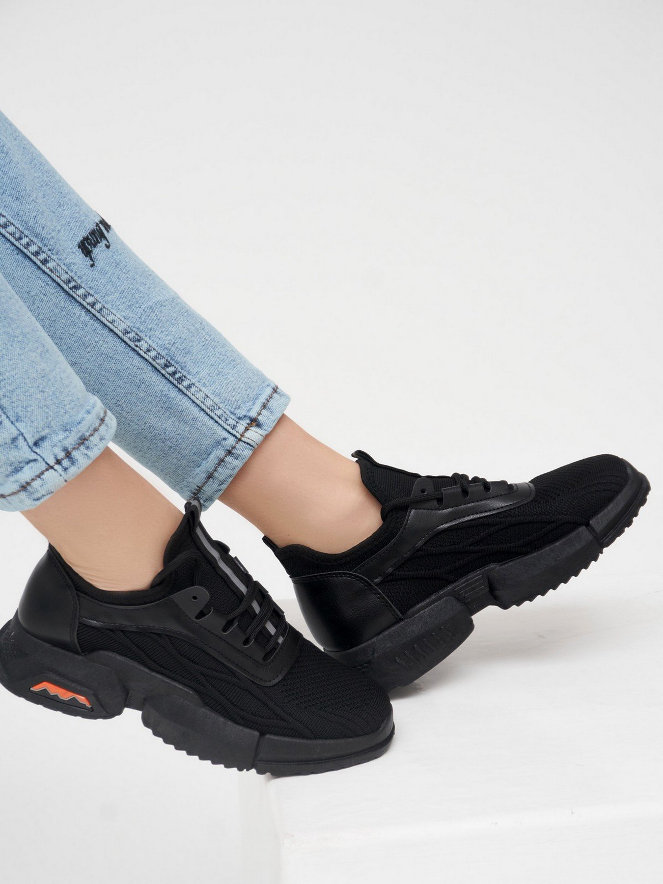 Кросівки для бігу ISSA Plus модель OB2-28_black Фото