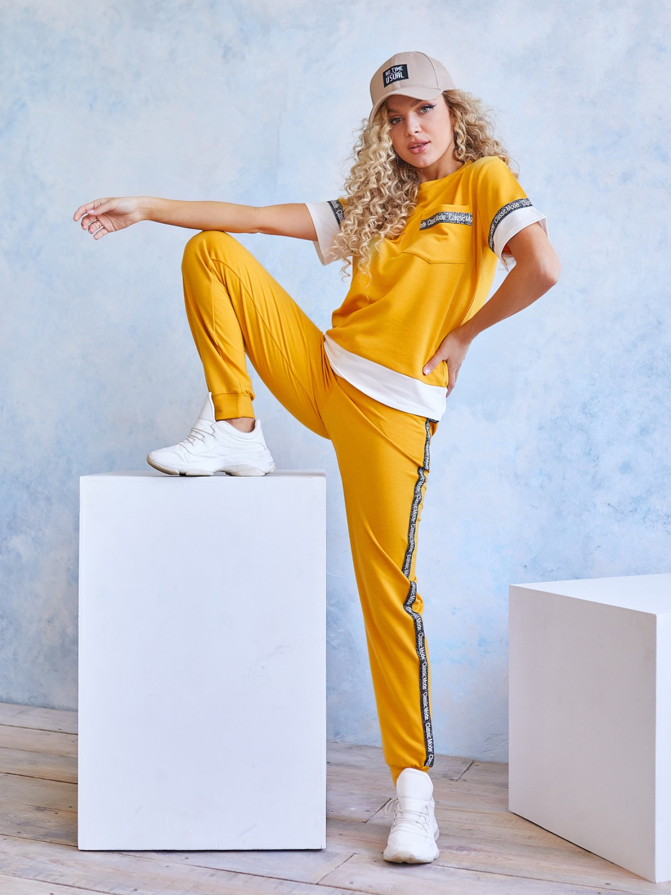 Спортивный комплект ISSA Plus модель 11960_mustard Спортивный комплект ISSA Plus модель 11960_mustard Фото