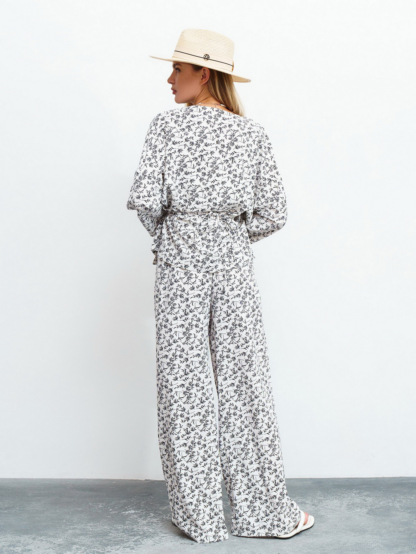 Повседневный костюм ISSA Plus модель 13453_white Фото