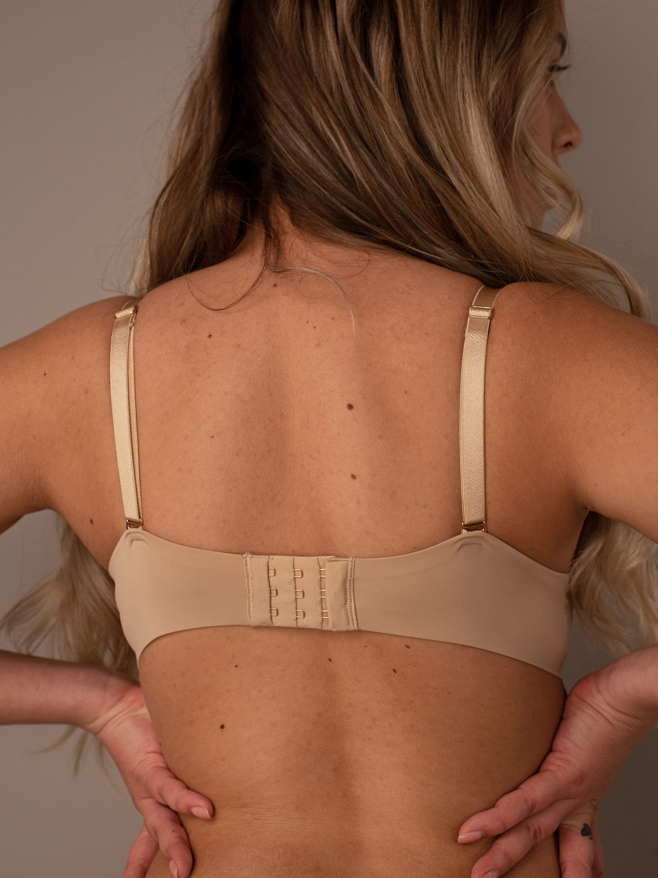 Бюстгальтер Brabrabra модель SLZ19801025_nude Фото