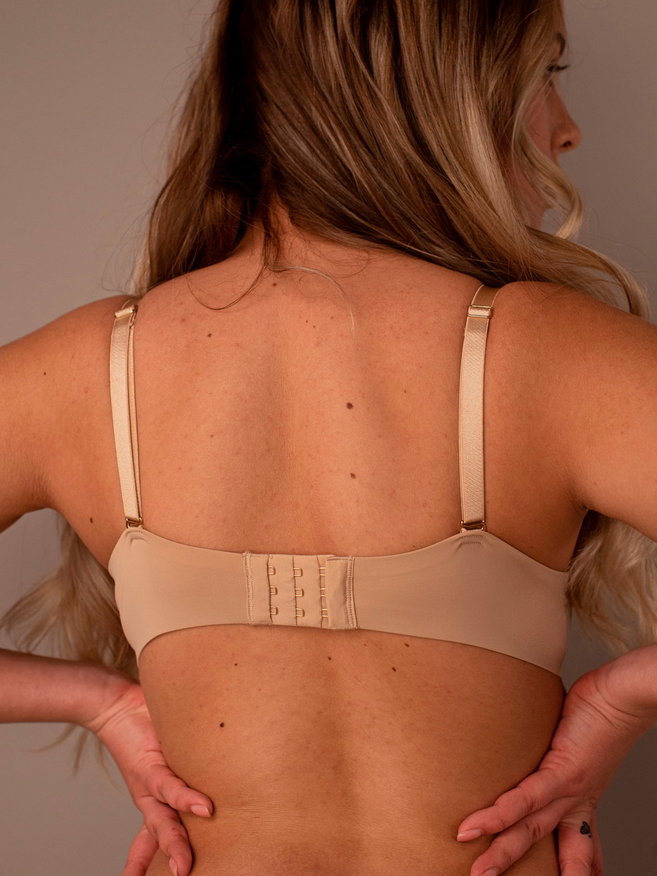 Бюстгальтер Brabrabra модель SLZ19801225_nude Бюстгальтер Brabrabra модель SLZ19801225_nude Фото